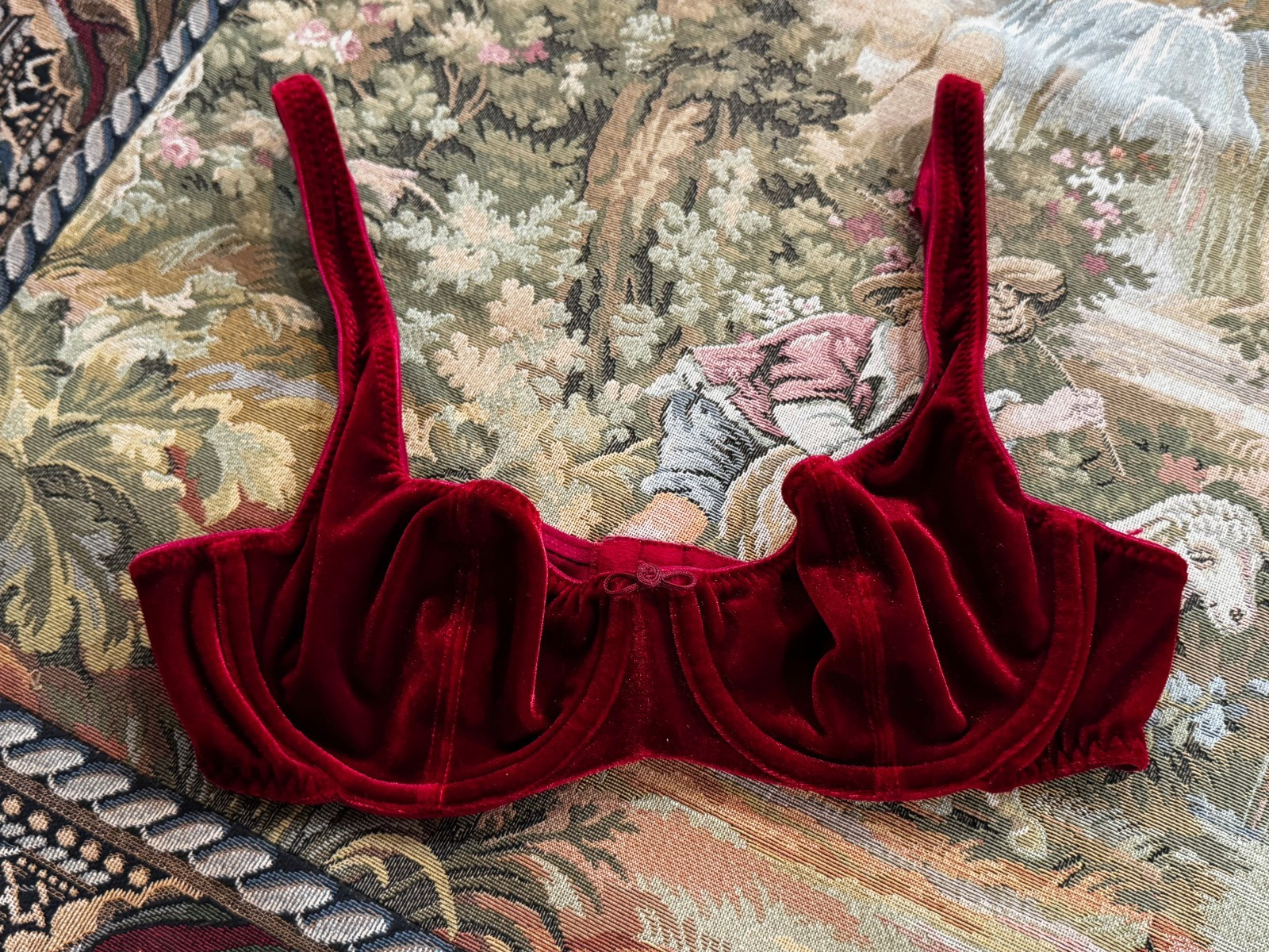 VINTAGE VICTORIA’S SECRET ~DARK RED VELVET DEMI UNDERWIRE BRA ~ SIZE 34B