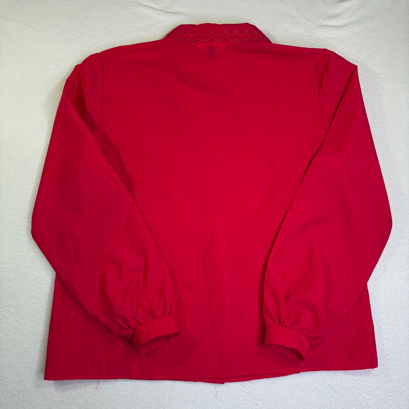 Cricket Lane Vintage USA Red Embroidered Scallop Collar Button Down Blouse Top