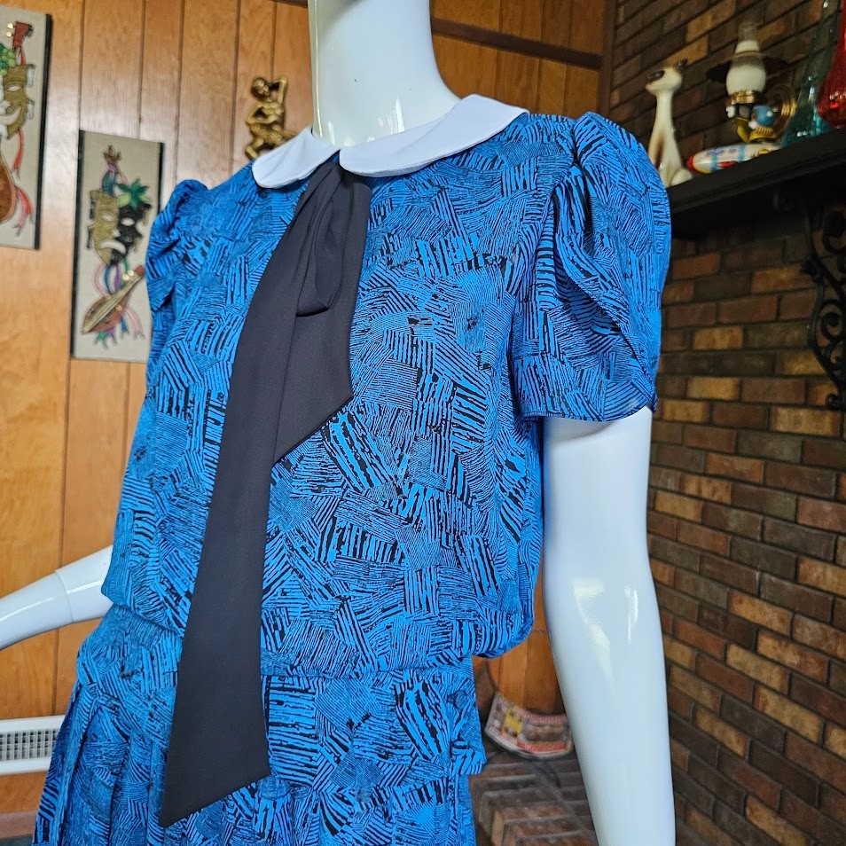 Vtg 80s Disco Secretary Ascot Tie Peter Pan Blouson Graphic Peplum Work Dress S