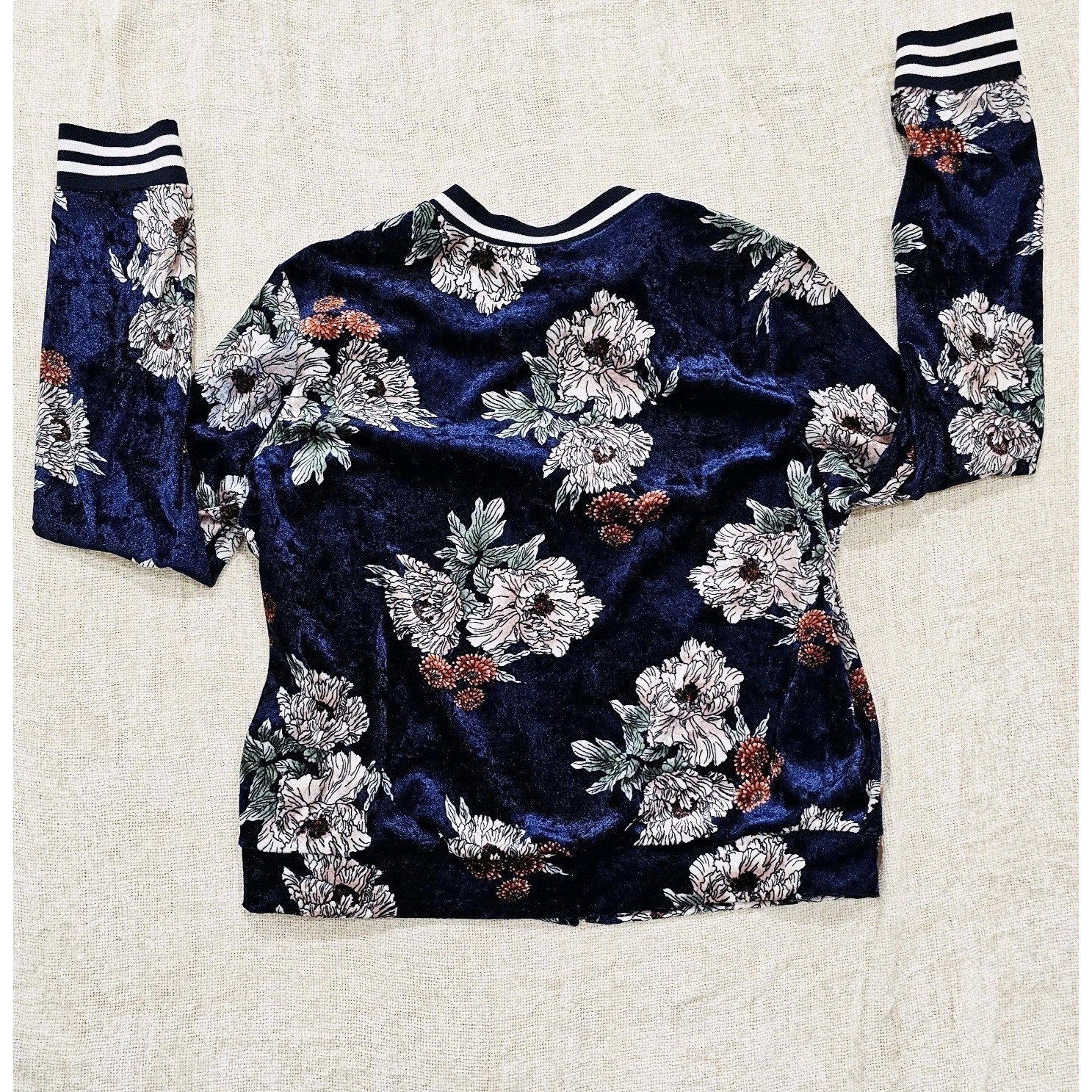 Karlie Women’s Large Wildflower Crushed Velvet Lightweight Zip Up Streetwear