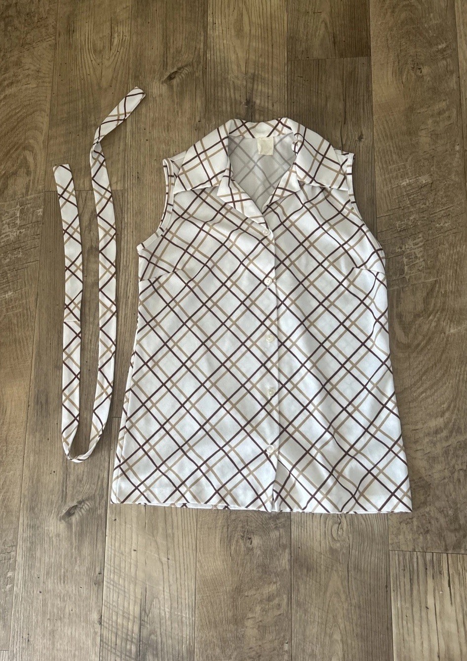 Vintage 1970’s Wide Collar Polyester Sleeveless Button Up Blouse With Waist Tie