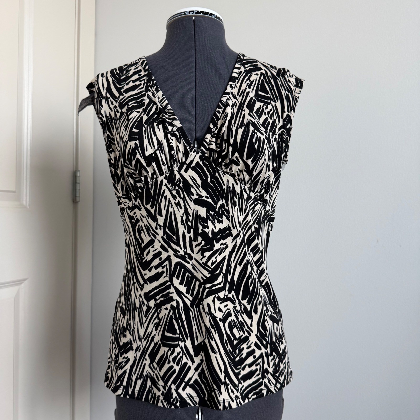 Vintage Y2K BCBG Paris Black and Cream Print Plunge Sleeveless Top