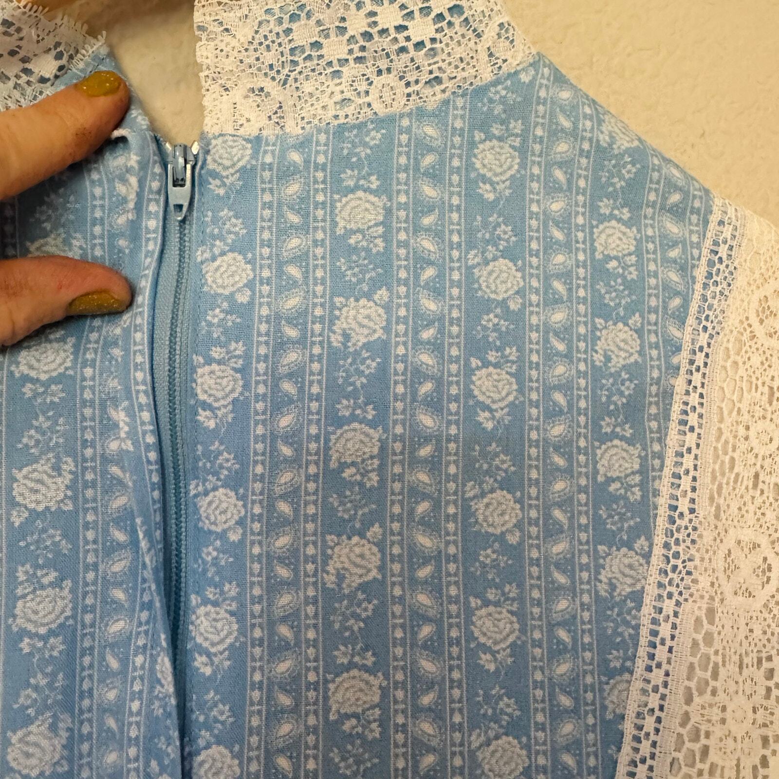 Vintage 70s prairie dress lace trim sky blue white floral leg of mutton sleeve M