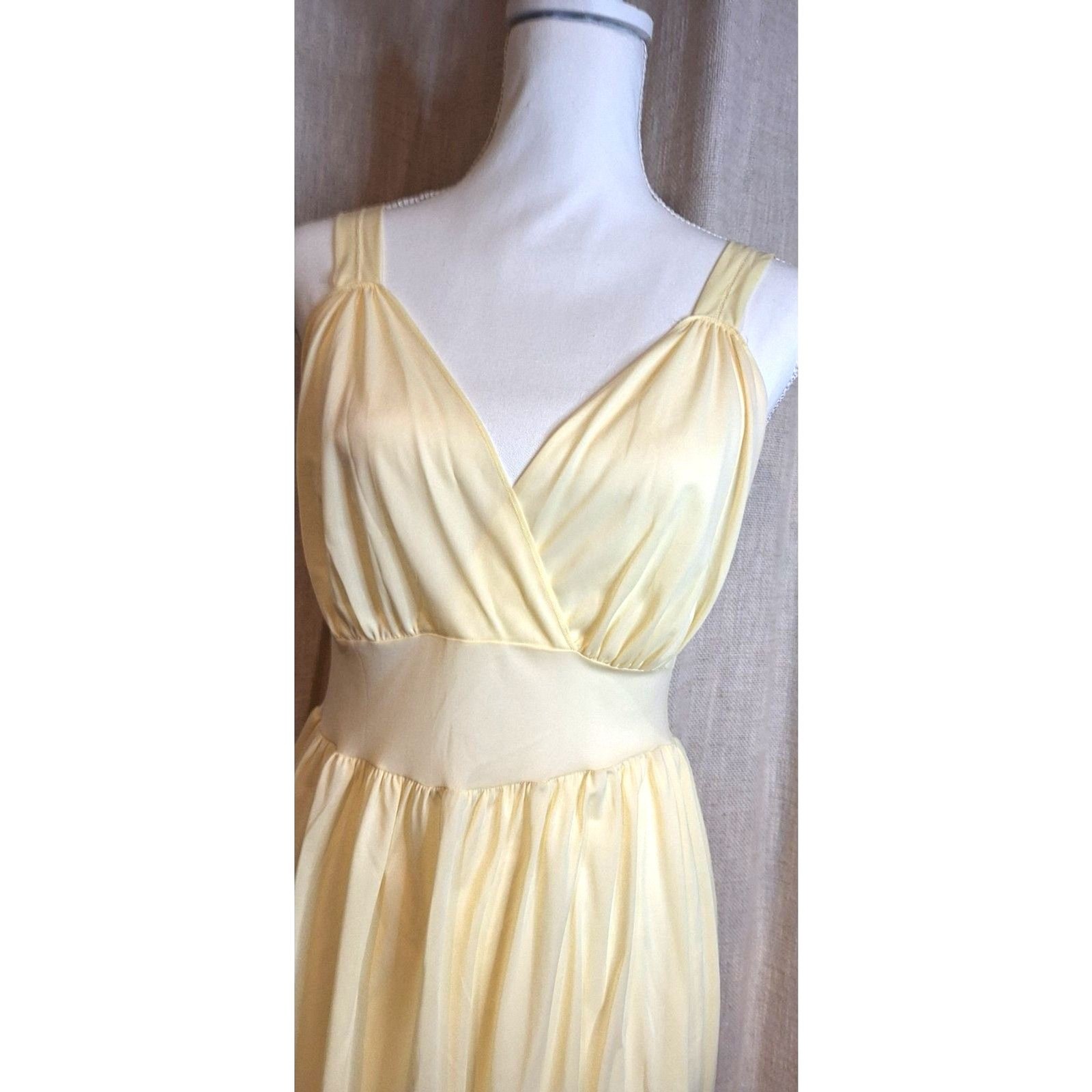 Vanity Fair Ladies Yellow Vintage Nightgown