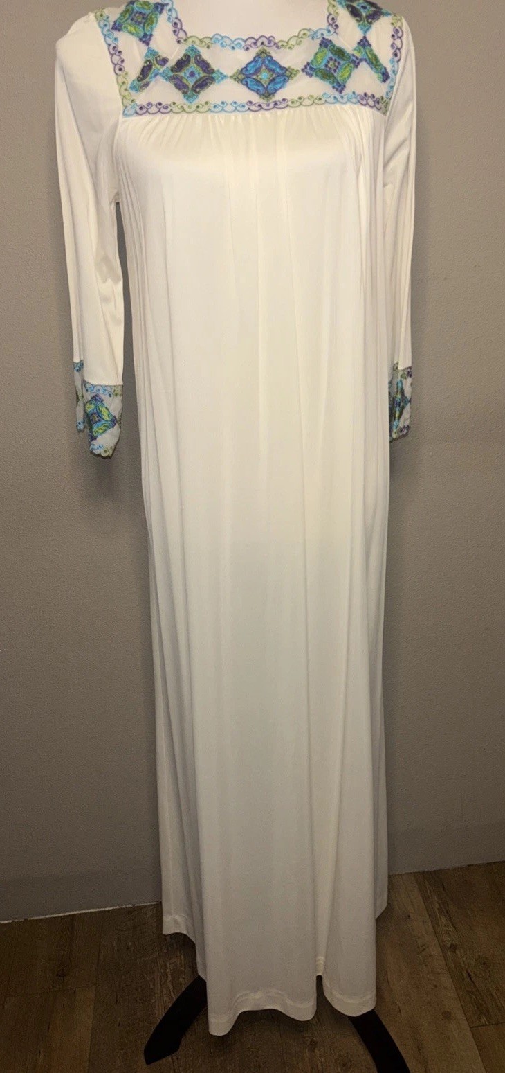 60’s GOSSARD Loungewear ARTEMIS Ivory Embroidered Robe & Nightgown Small