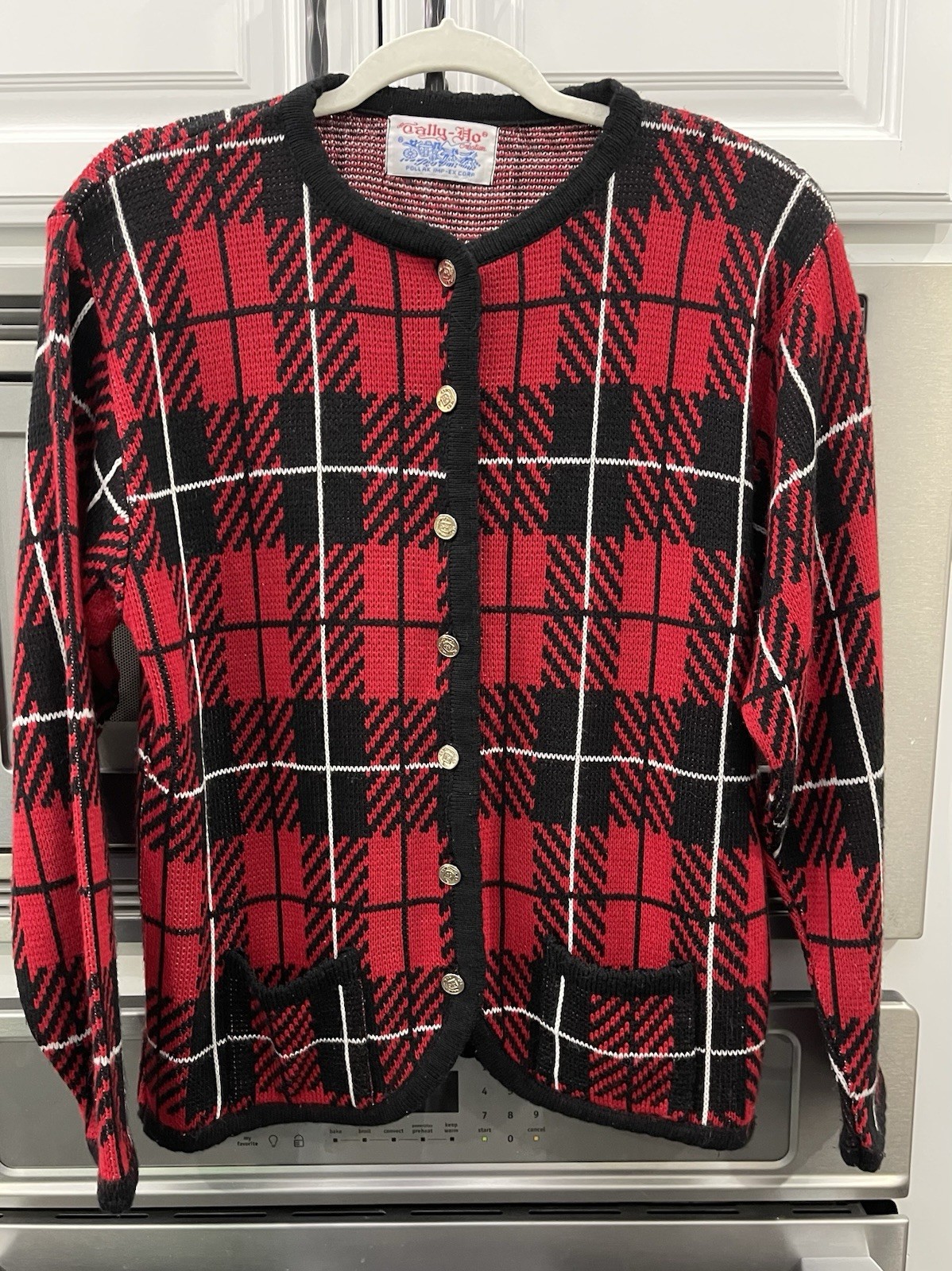 80’s Cardigan Knit Sweater Plaid M Crest Buttons Preppy Dark Academia SchoolGirl
