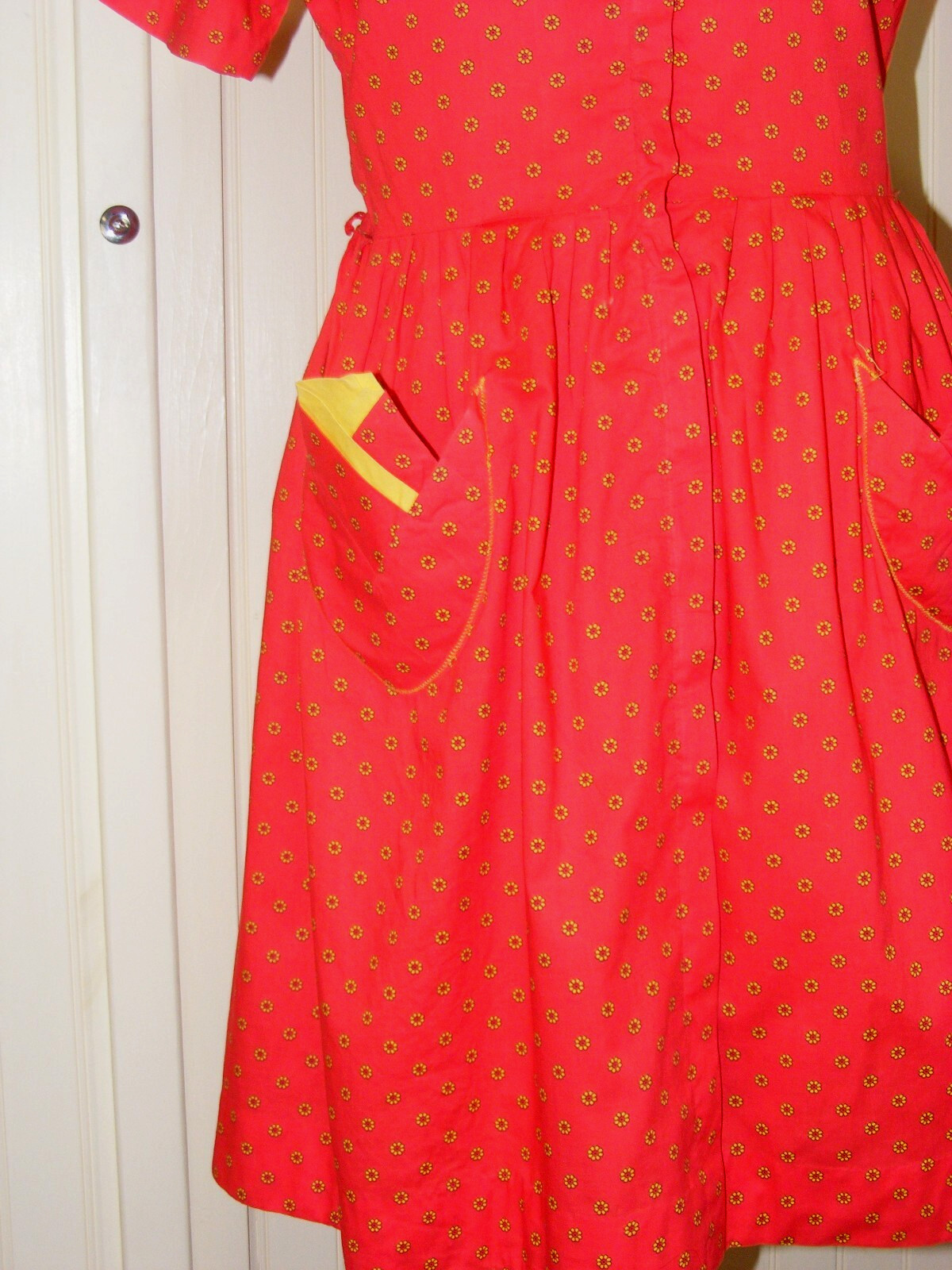 50S DAY DRESS RED COTTON B ALTMAN CO ZIPPERED FRONT HANDKERCHEIF POCKETS M