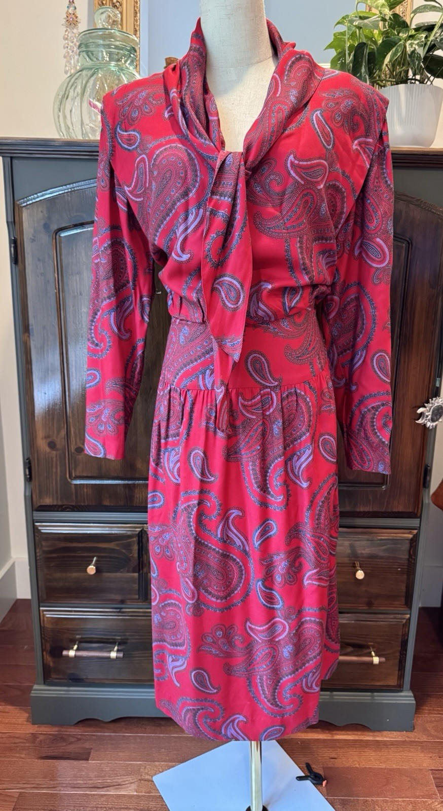 Sz 8 Vintage red paisley bow scarf dress long sleeves pleated skirt 1970s 1980s