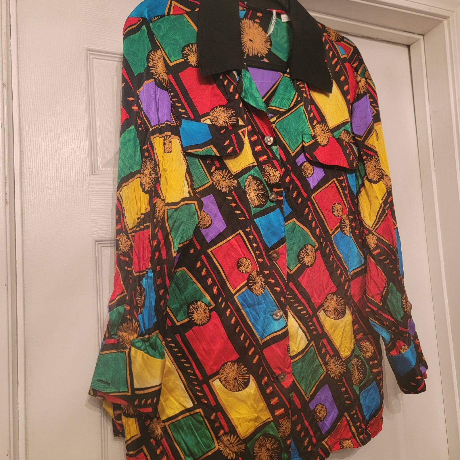 Tahari VINTAGE MULTICOLOR SILK GREEN RED BLACK AND YELLOW BUTTON UP BLOUSE M/L
