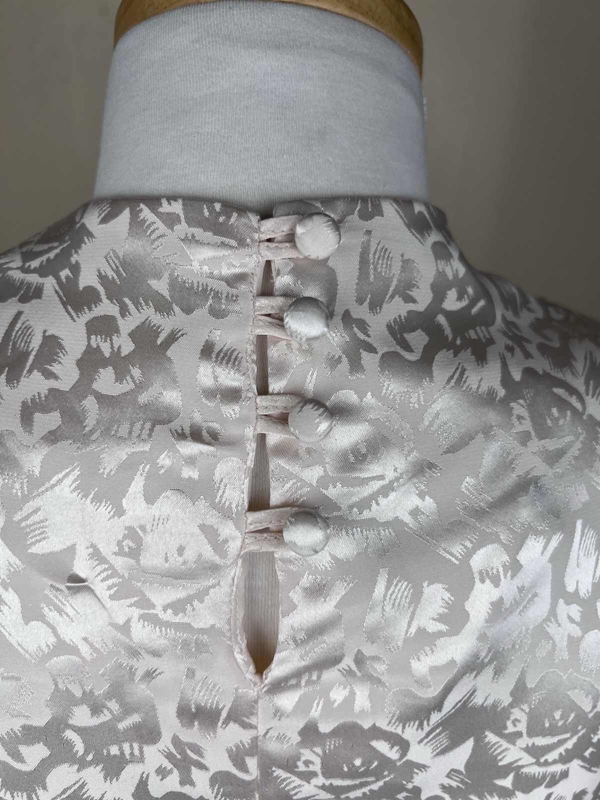 VTG Women’s Satin Style Cowl Mock Neck Jacquard Blouse 10 Secretary Art Gallery