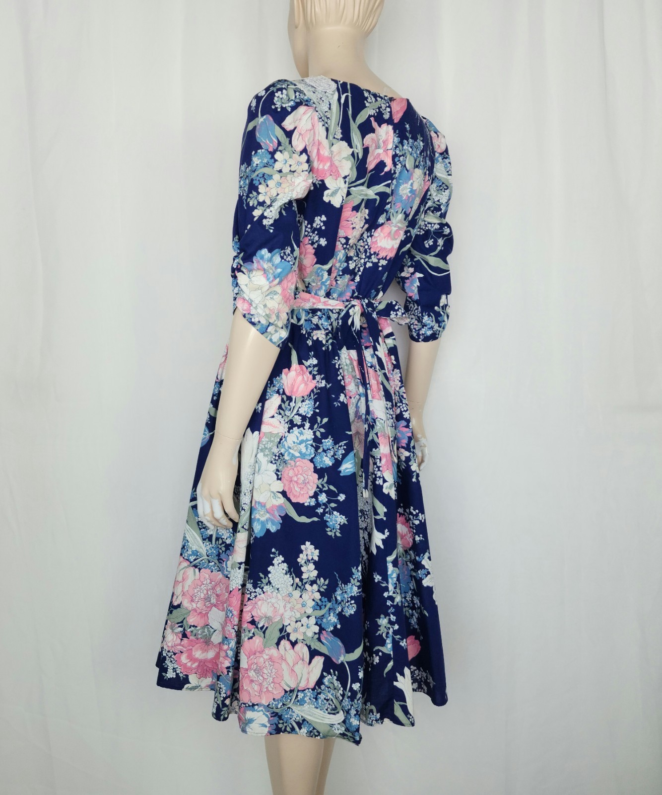 Vtg 80s floral cotton dress lace tie back S-M