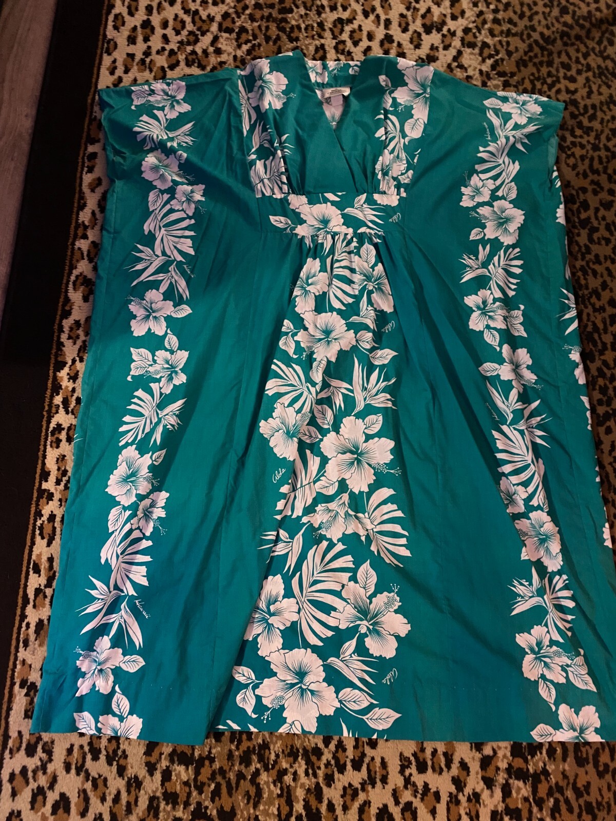 Vintage ROYAL CREATIONS HAWAII Green Hibiscus Mumu Caftan Kaftan Tiki Aloha OS