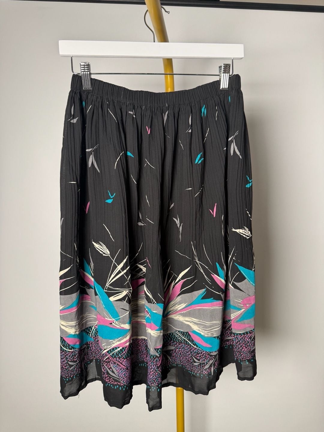 Vintage 1980s Black Pleated Floral Print Midi Skirt with Elastic Waist