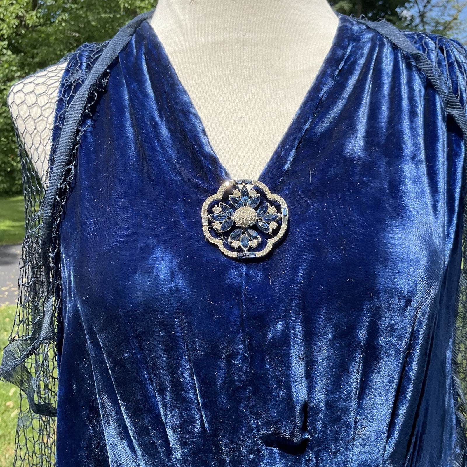 VINTAGE DRESS 20s 30s . VELVET FLAPPER STYLE DRESS/ SPIDERWED CAPELET. JEWELS !