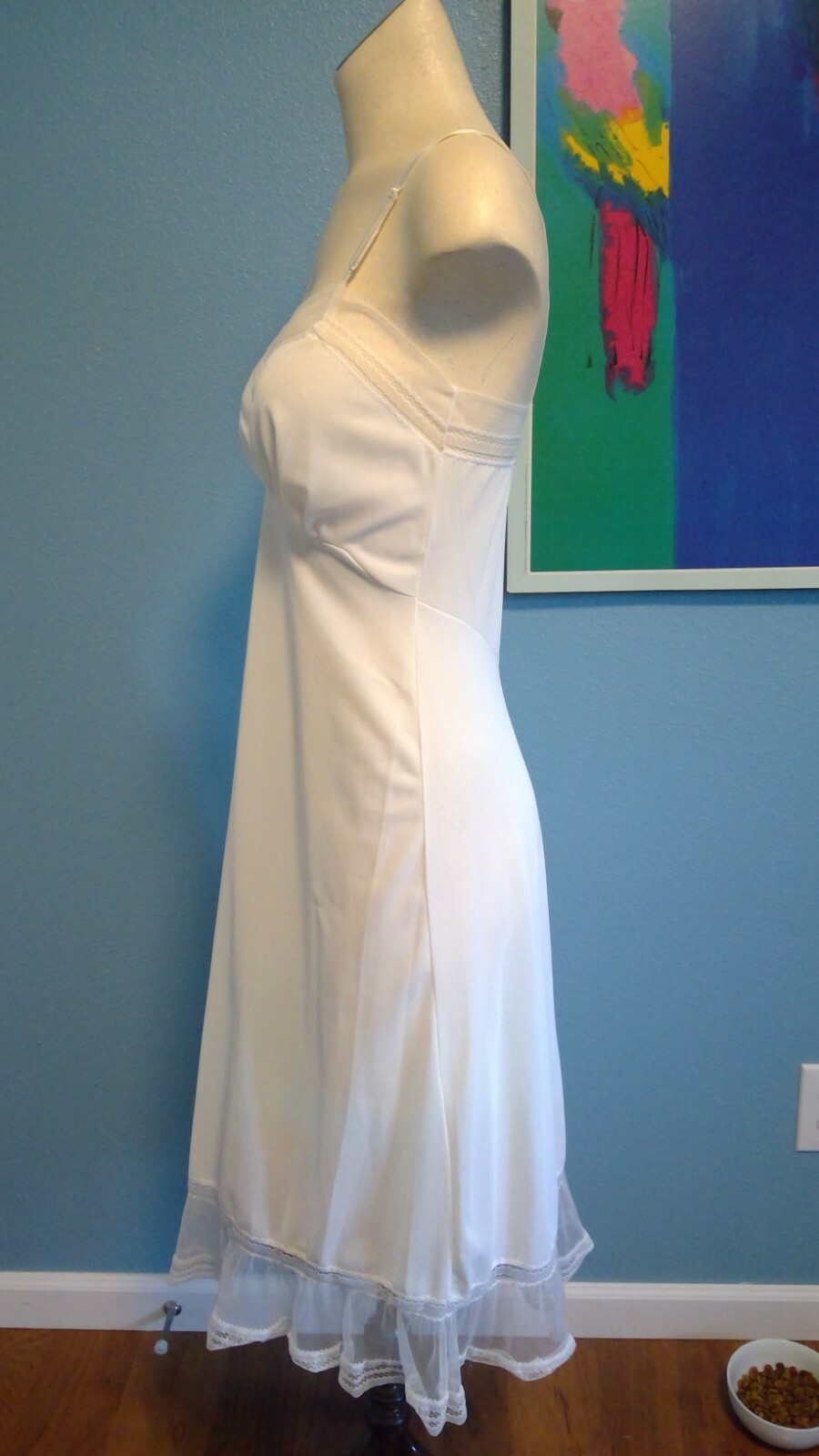 Beautiful Vintage 50’s Cream Luxite By Holeproof Slip Size 32