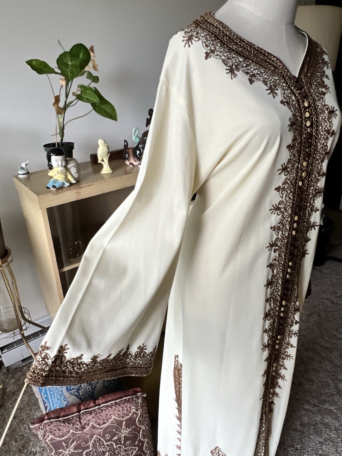 VTG Long Sleeve Kaftan Poly Crepe Button Loops Embroidery Ivory L/XL