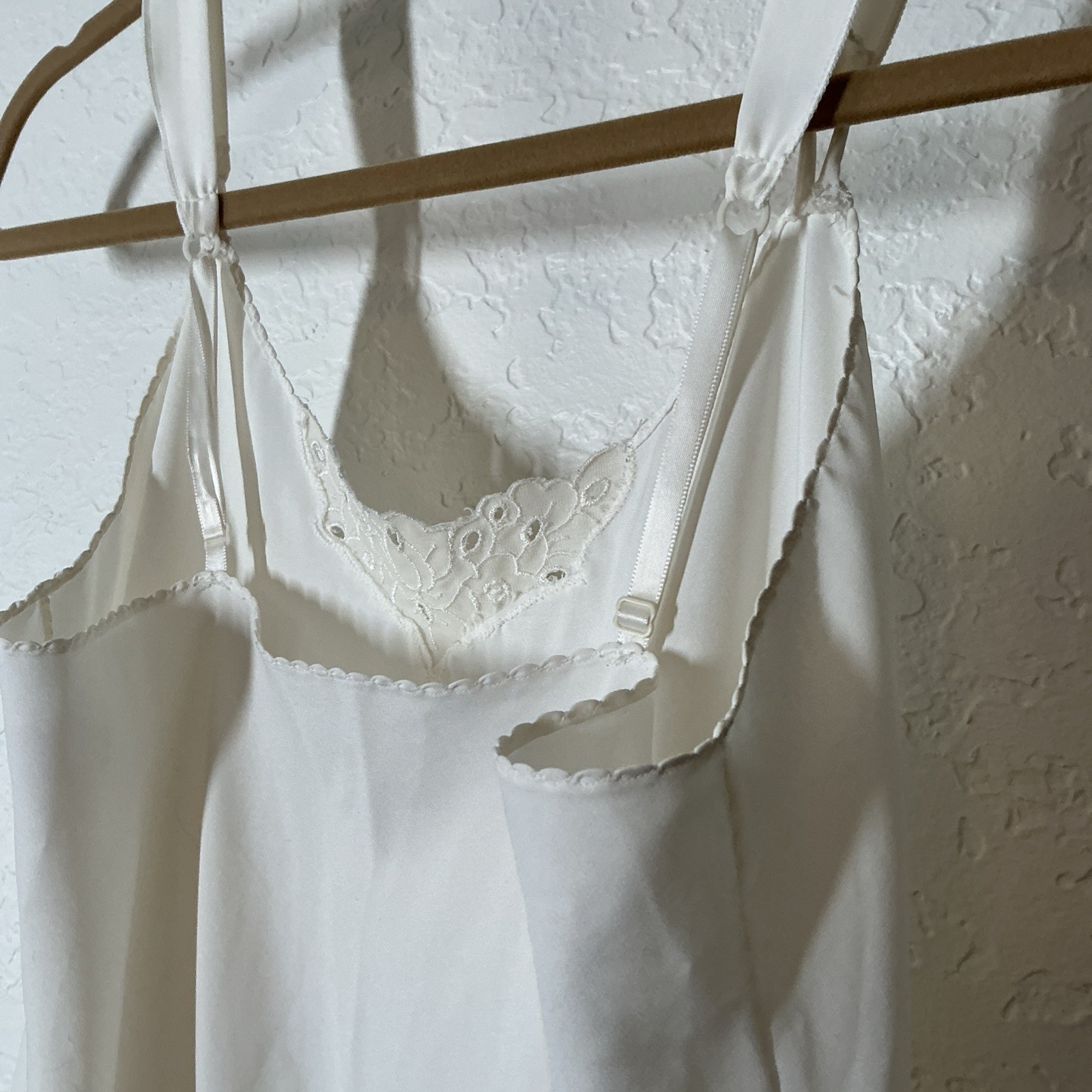 VTG Vanity Fair Full Slip Ivory 34 32”/ 48 Scalloped Trim Retro Pinup USA Made