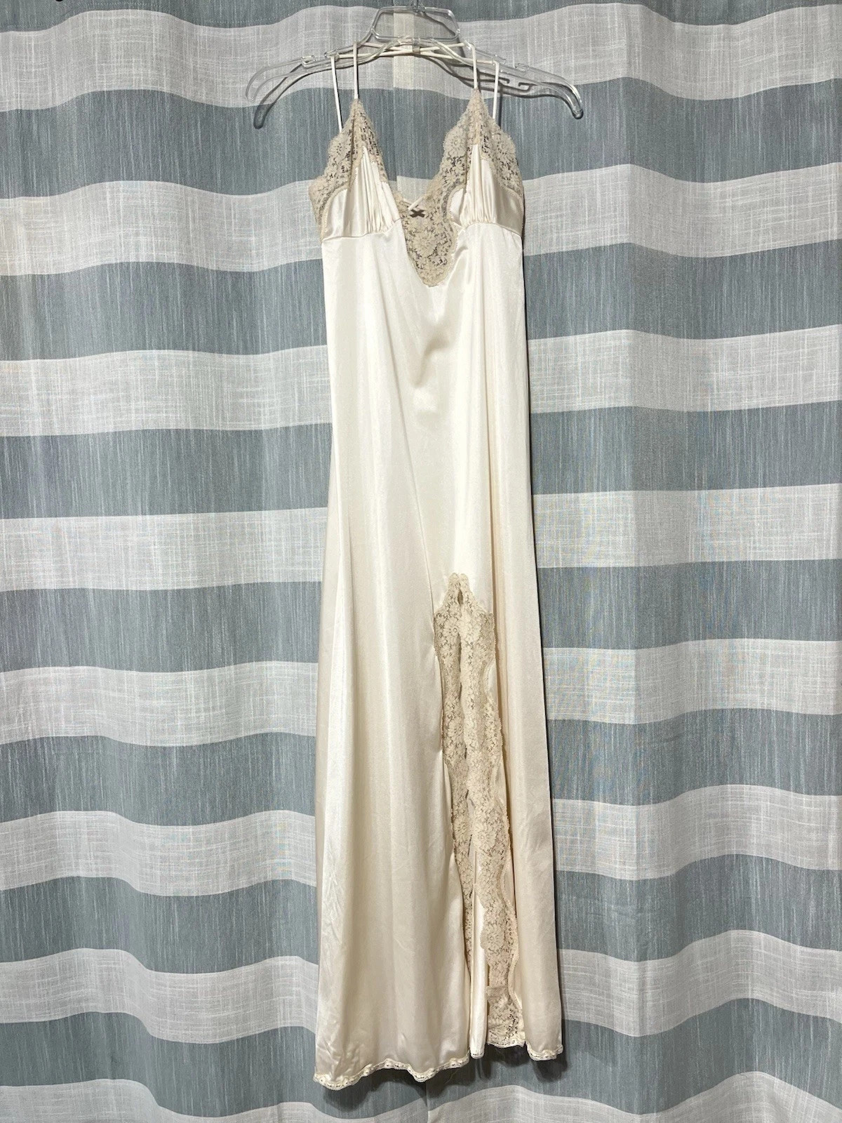 Vintage Vanity Fair Champagne Nylon Negligee 32 S Lace Long Nightgown Lingerie