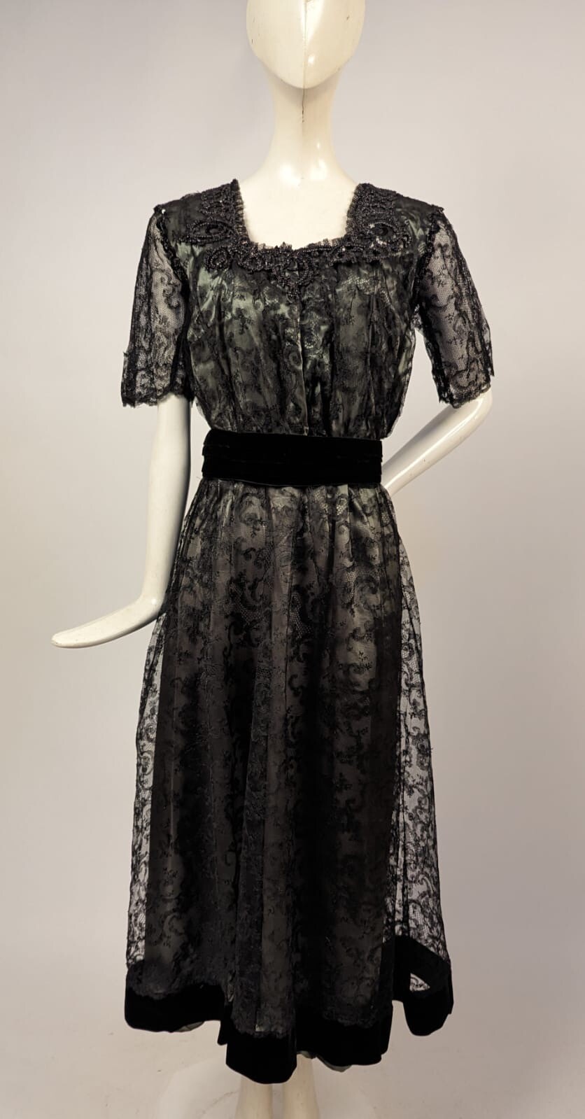 EDWARDIAN BLACK CHANTILLY LACE PARTY DRESS W SEQUINS + JET BEADS