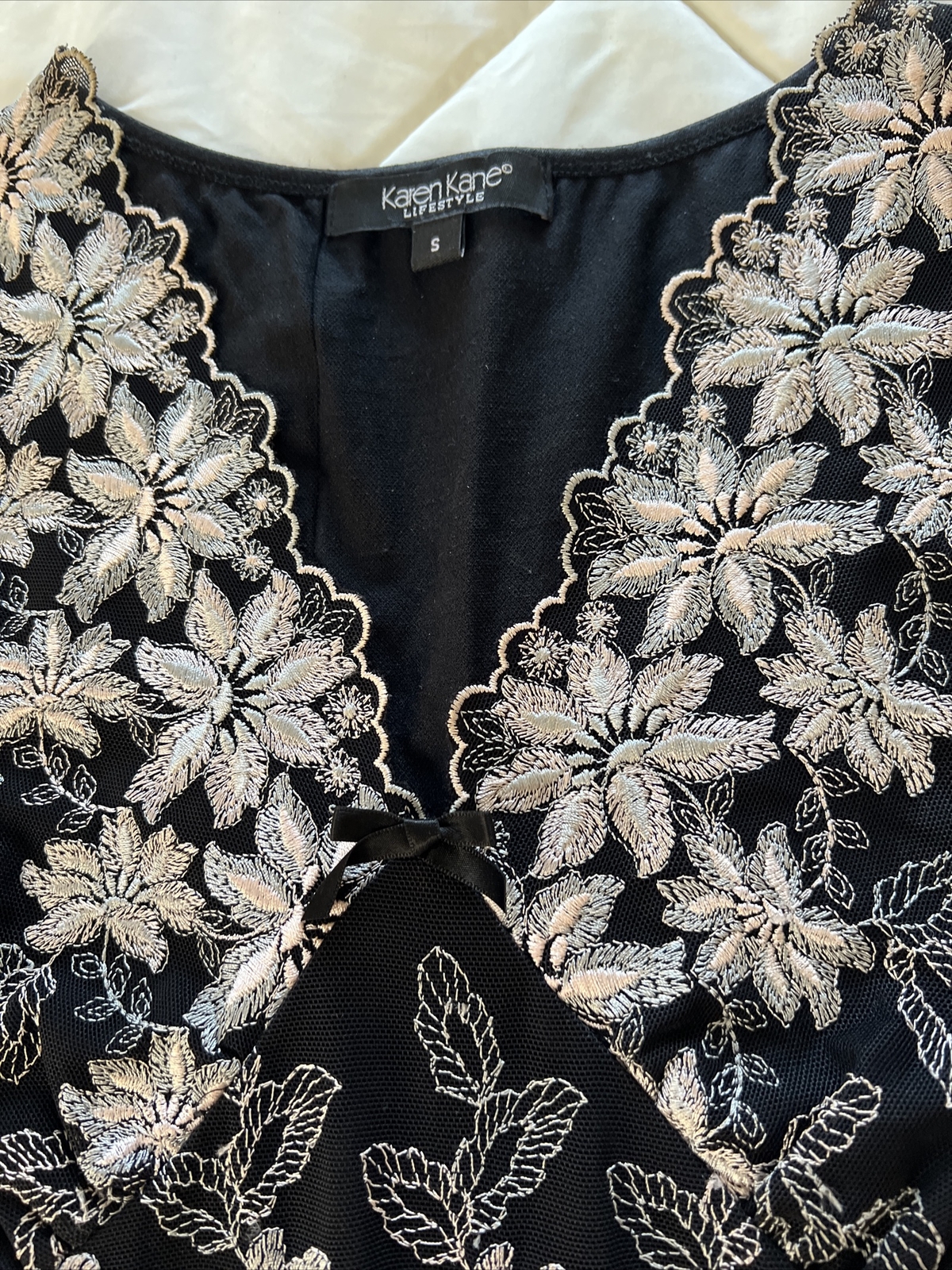 Vintage Karen Kane Slip On Black With Pink Florets Embroidery Short Top XS/S