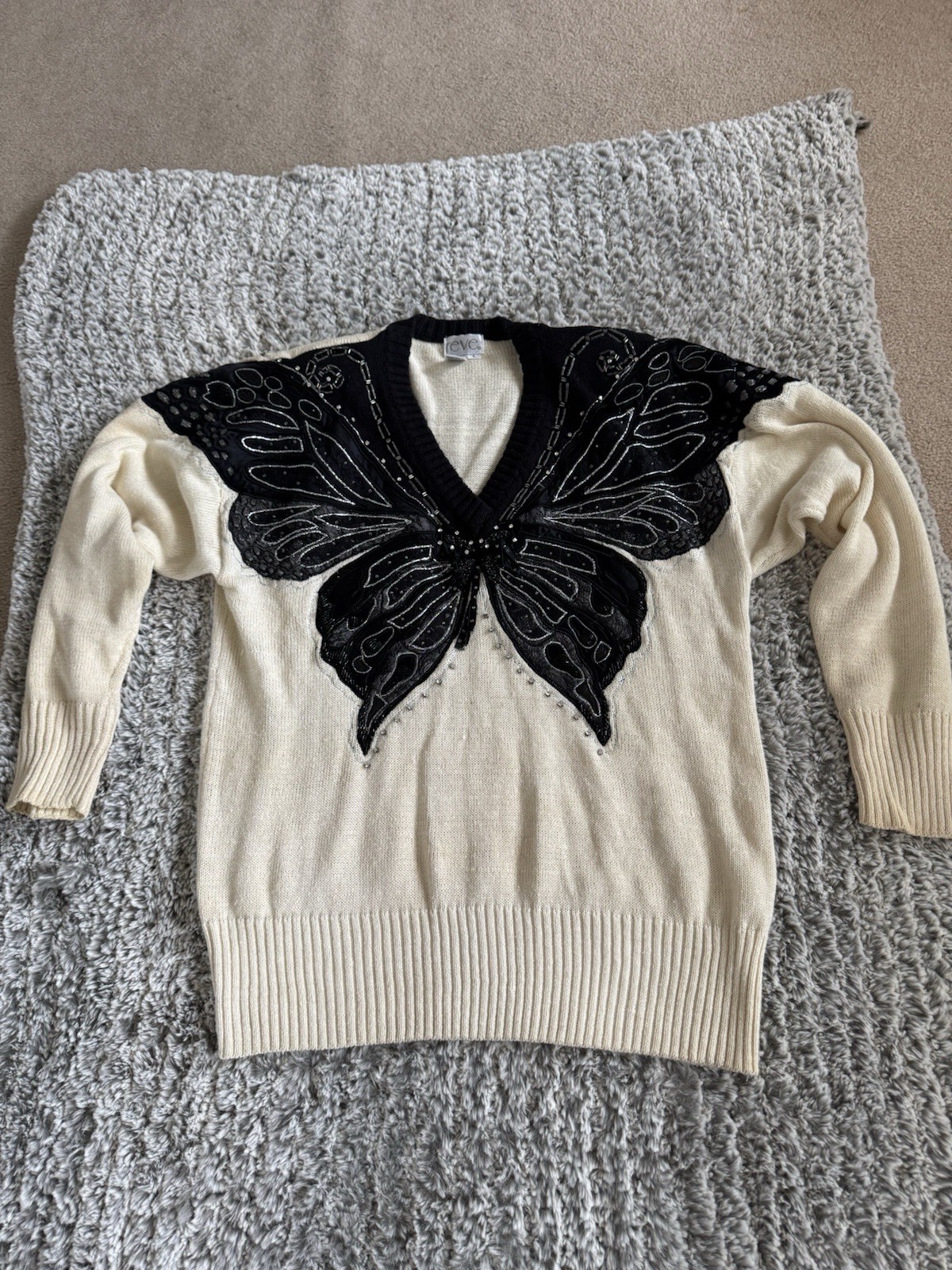 VTG EMINENT SWEATER „L” V-NECK SCHOULDER PADS BEADED BLACK BUTTERFLY
