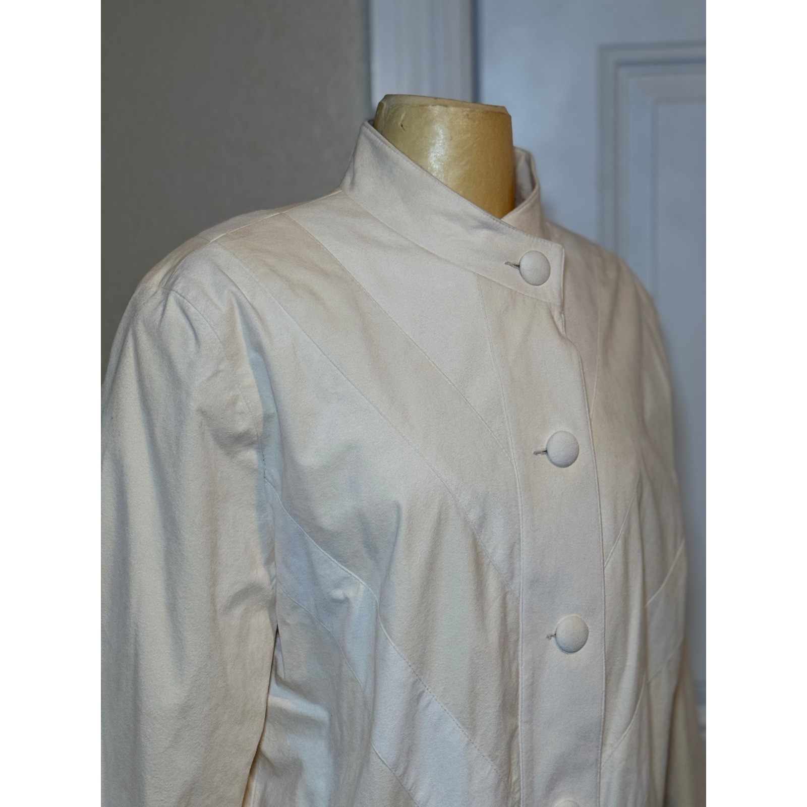 Vintage Women’s Ivory Faux Suede Jacket Mock Neck Lightweight Coat Made in USA
