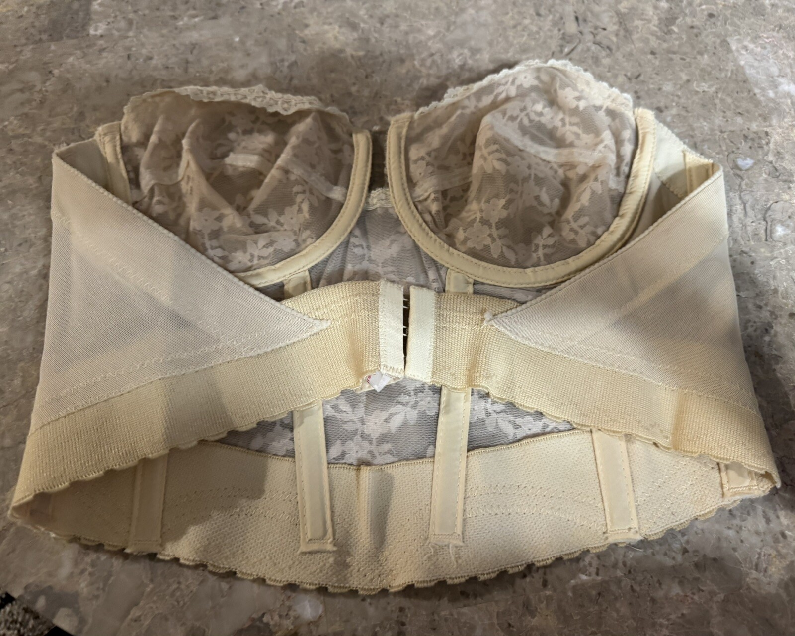 VINTAGE YOUNG SMOOTHIE BACKLESS BRA! SIZE 36 B. BEIGE