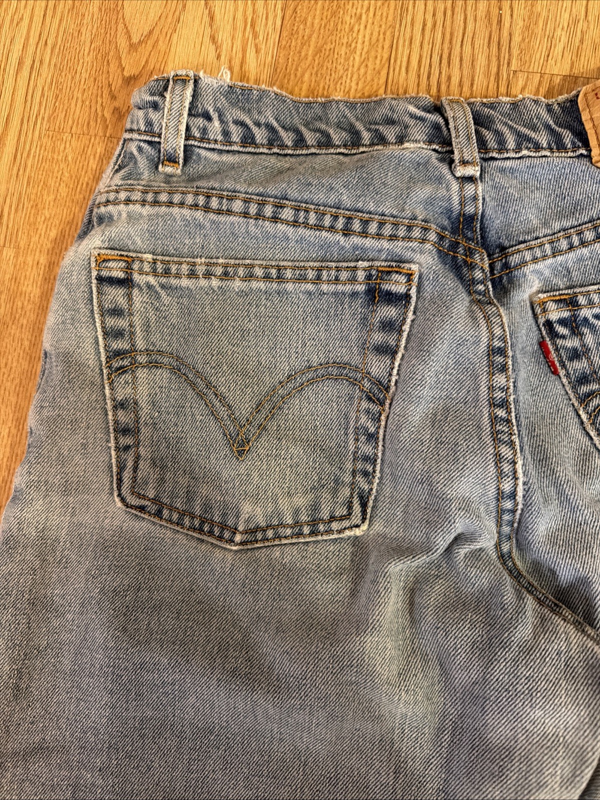 Vintage 2000 Levi’s 550 Women’s Jeans Size 8L Relaxed Tapered Blue Distressed