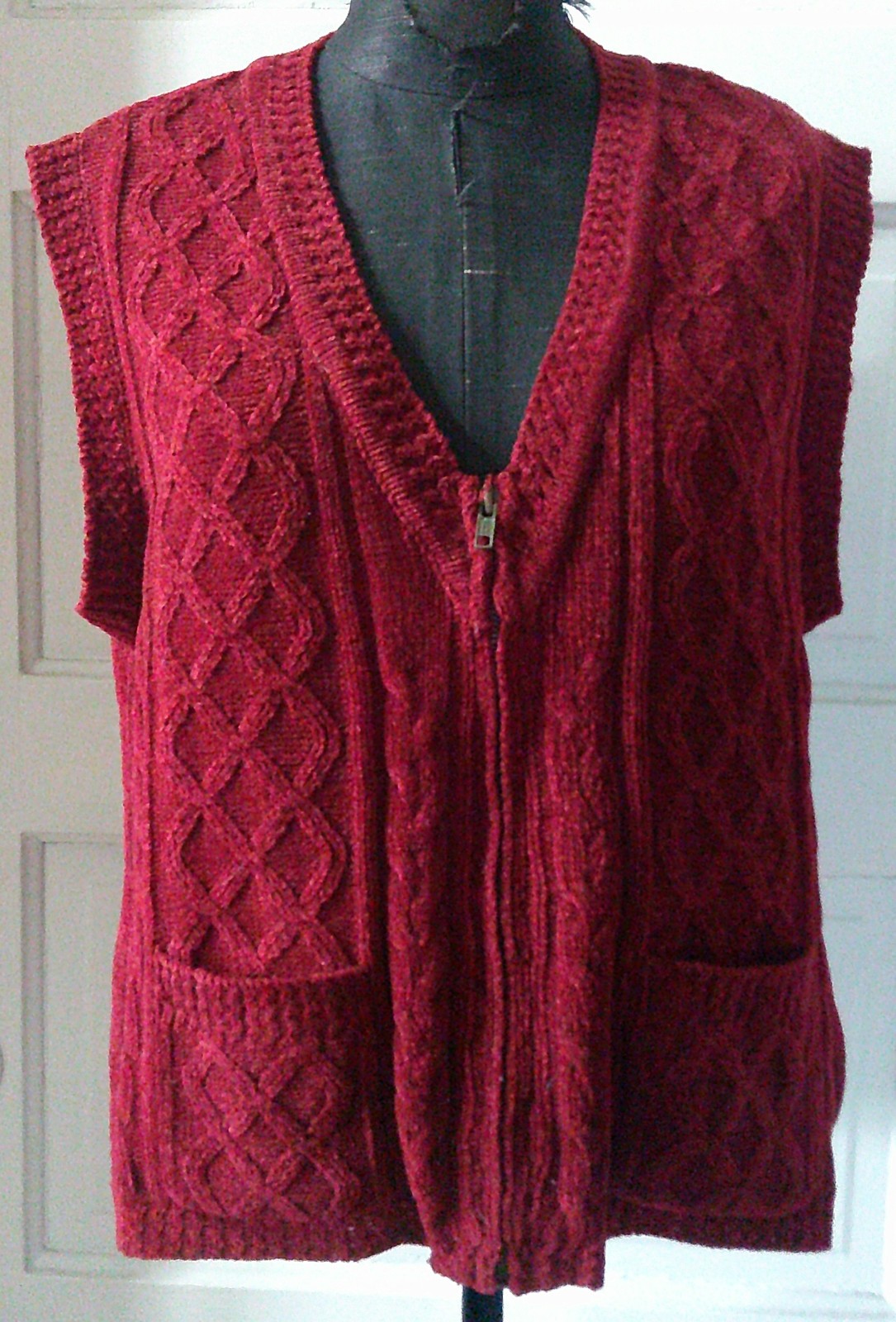 90’s ERIKA & CO Wine Red Zip Up Acrylic Cardigan Sweater Vest L