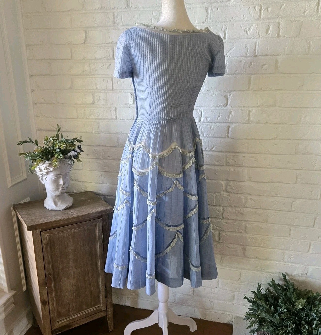 Vtg 1950s 60s Scalloped Lace Dress, XS, Cornflower Blue, Cotton Chambray