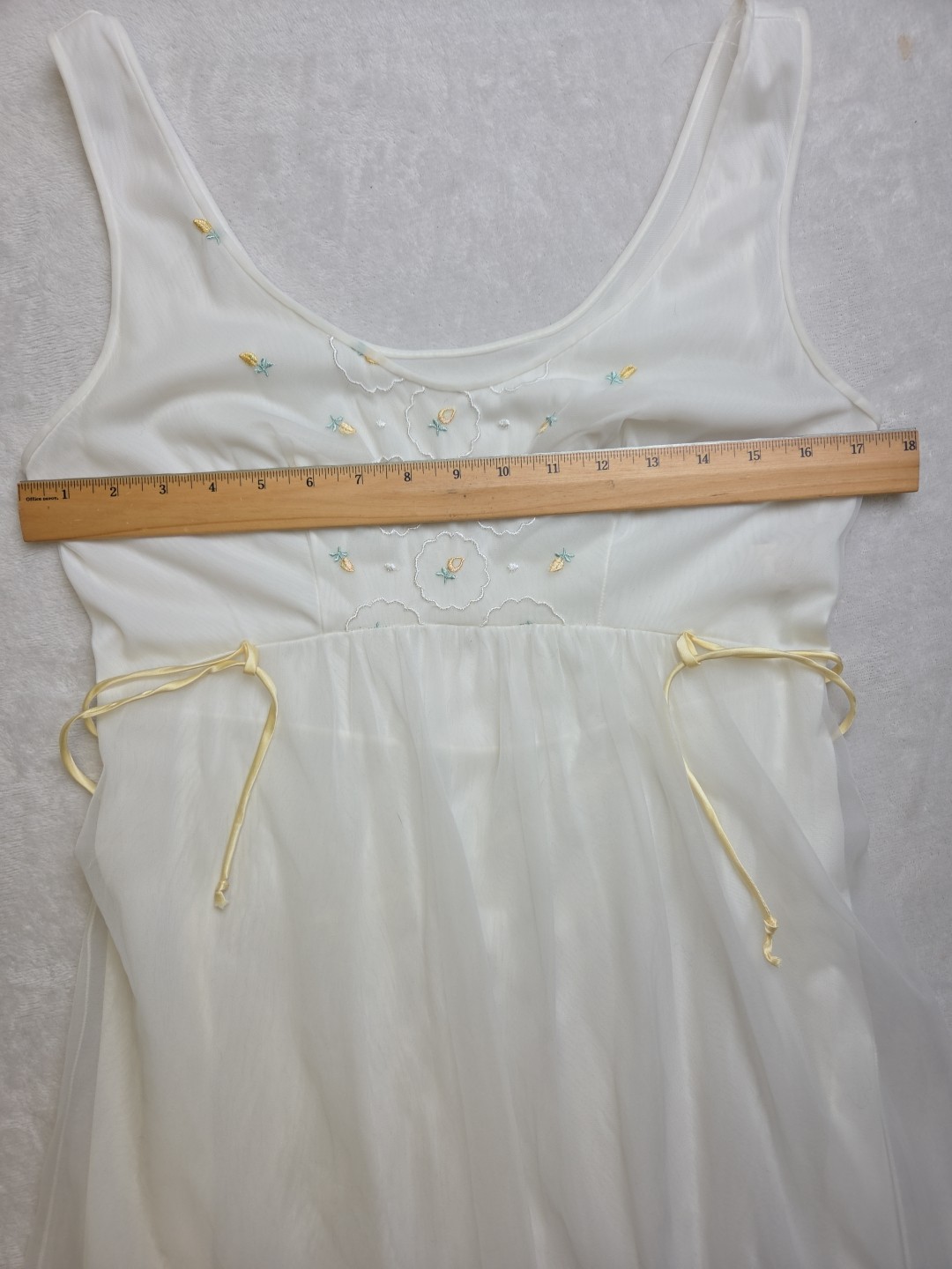 Vtg Miss Elaine White Embroidered Ruffle Partial Sweep Layered Chiffon Size M