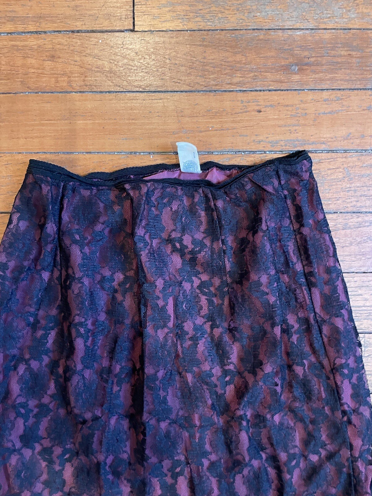 Vintage Leonora black and burgundy half slip size small