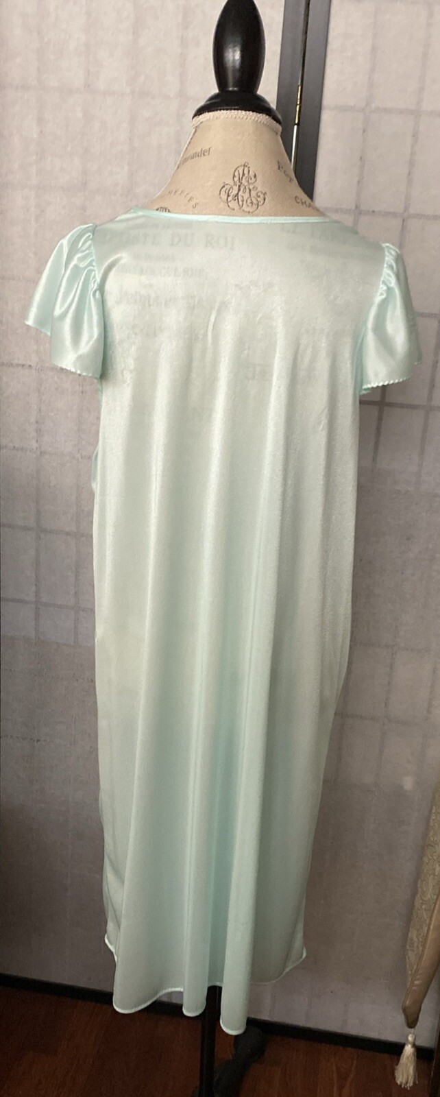 VTG 60/70s Wom Estim L/XL 46” Bust Embroider Satin Bodice Nylon Pastel Gown