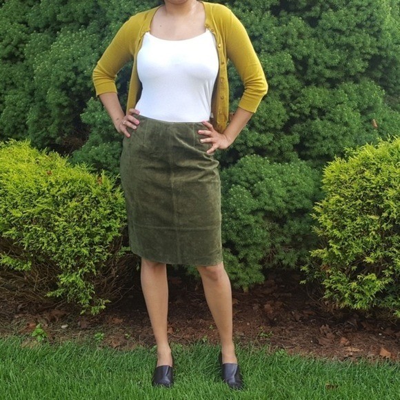 Vintage Y2K Lord & Taylor Olive Green Suede Leather Pencil Midi Skirt Size 6