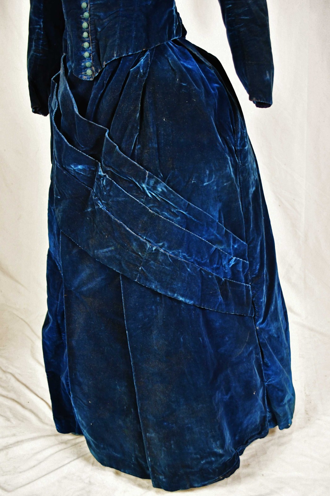 VICTORIAN BLUE VELVET VISITING DRESS, 1895