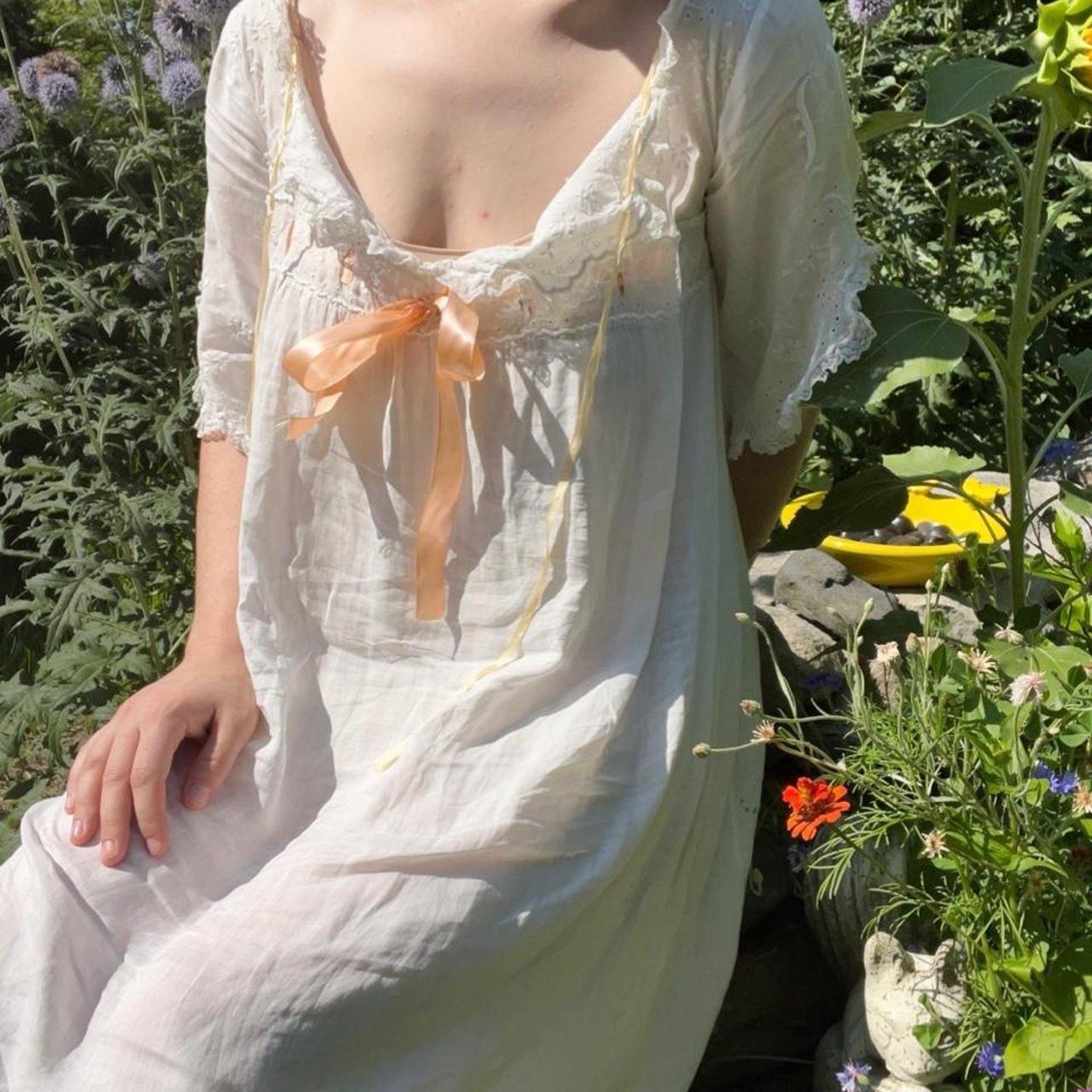 Antique Victorian French Linen Floral Embroidery Lace Ribbon „M” Nightgown XS/S