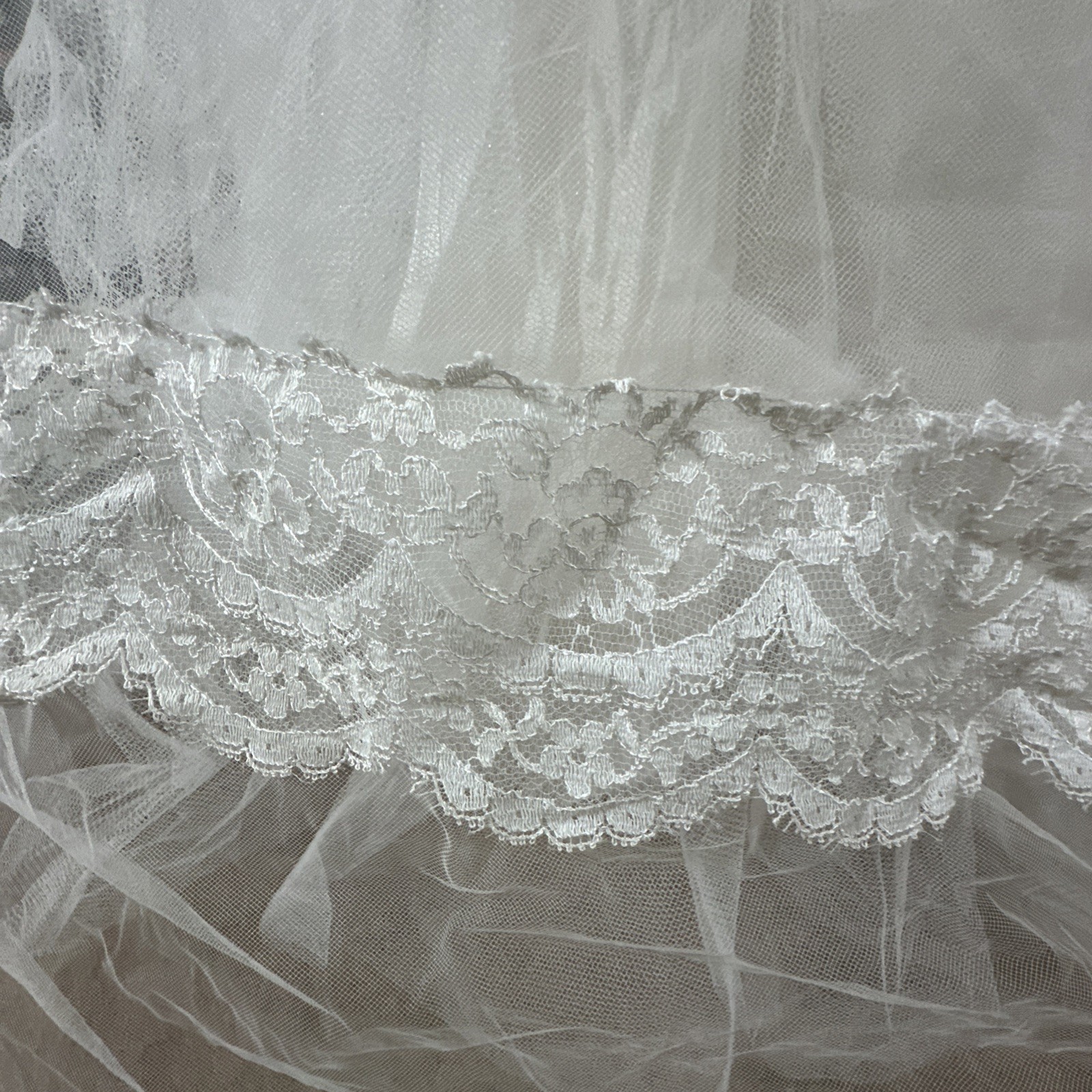 Vintage 1950s Ivory Ruffled Tulle Wedding Dress Gown Party Prom Lace Trim