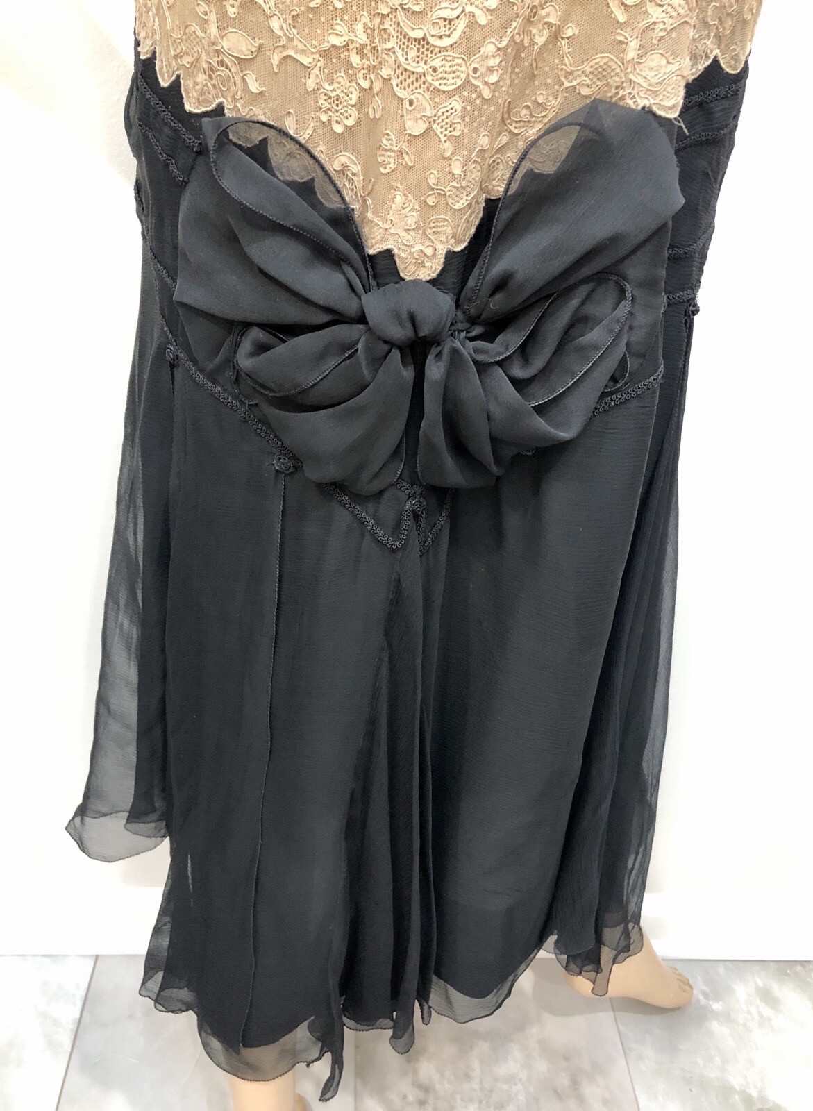 VTG Antique 1920s SILK CHIFFON FLAPPER DRESS w/TAMBOUR LACE BODICE & Rosettes
