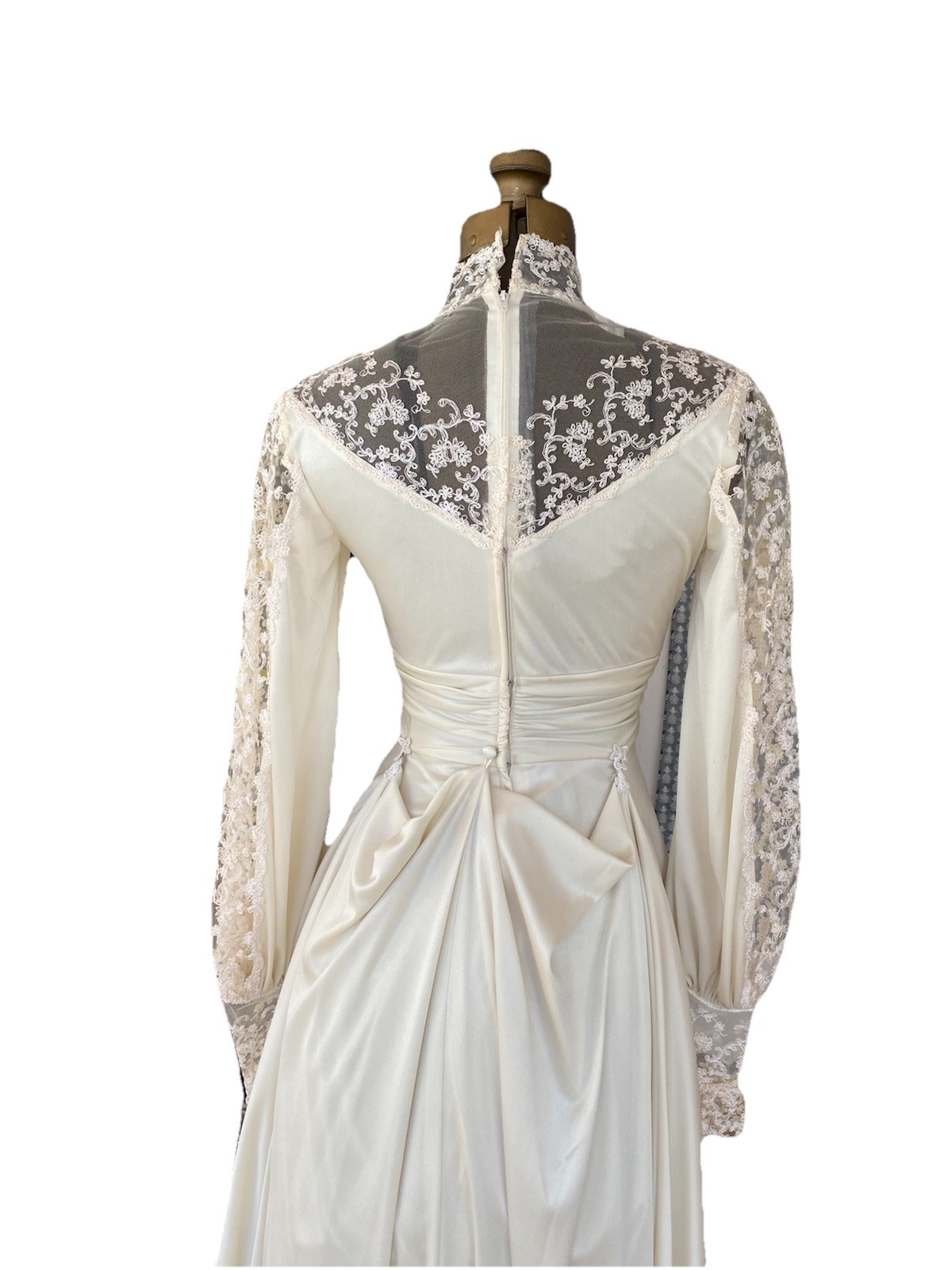Vintage Wedding Gown Dress Cream Ivory Lace 1970s Embroidered Off White