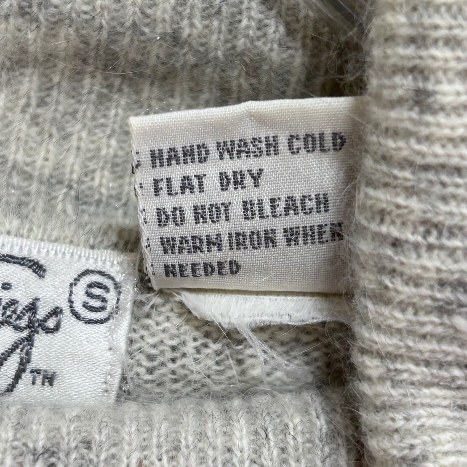 Cheryl Tiegs Vintage Gray Lambswool Angora Cowl Neck Sweater Womens Small 20021