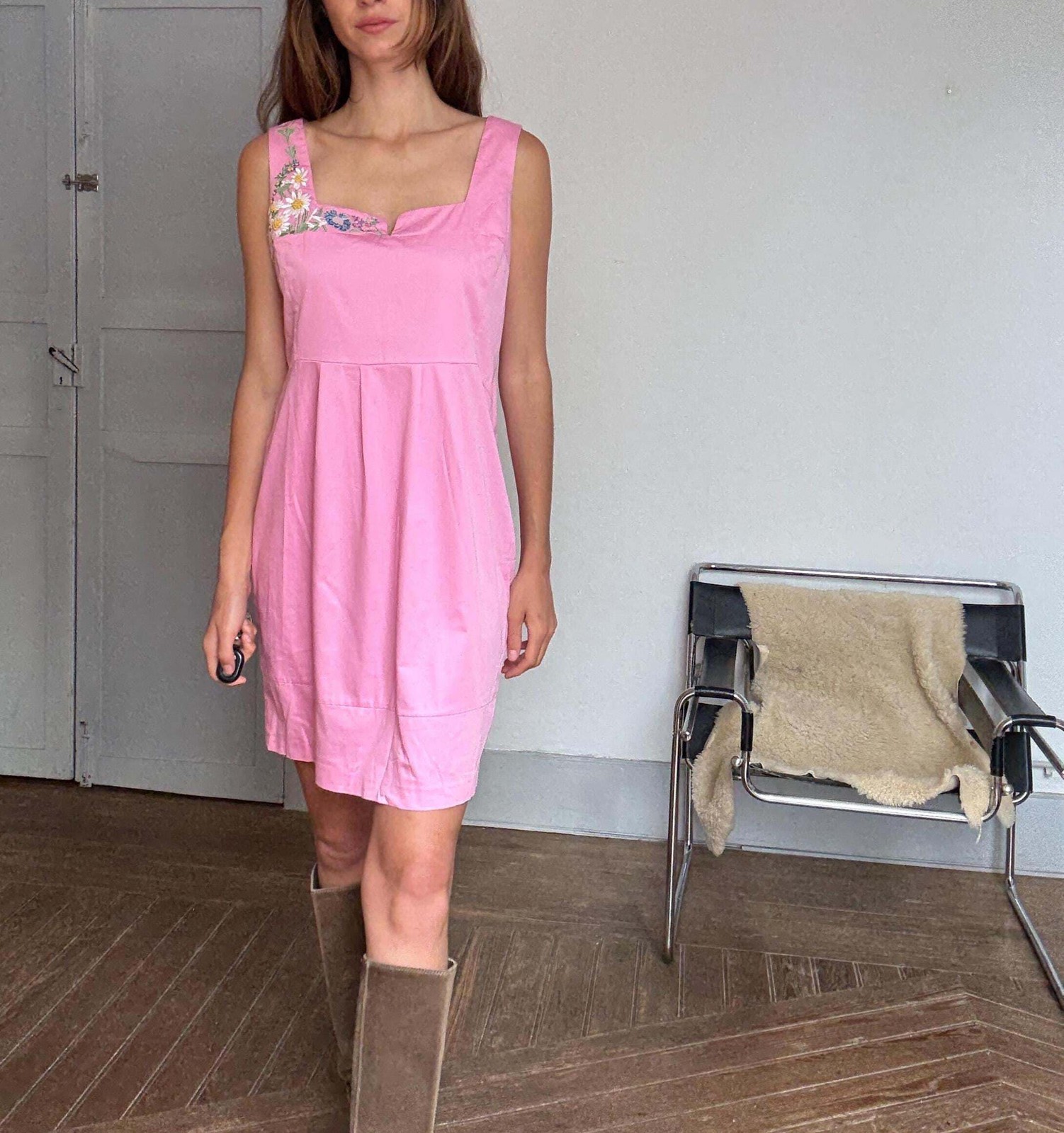 Vintage pink sleeveless dress with floral embroidery, size L-XL