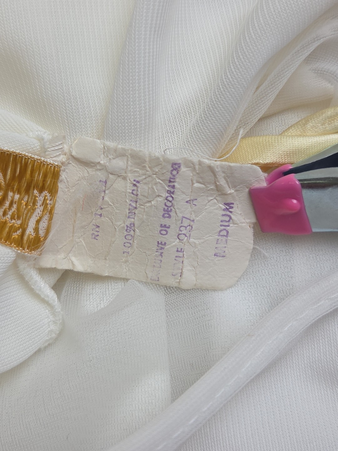 Vtg Miss Elaine White Embroidered Ruffle Partial Sweep Layered Chiffon Size M