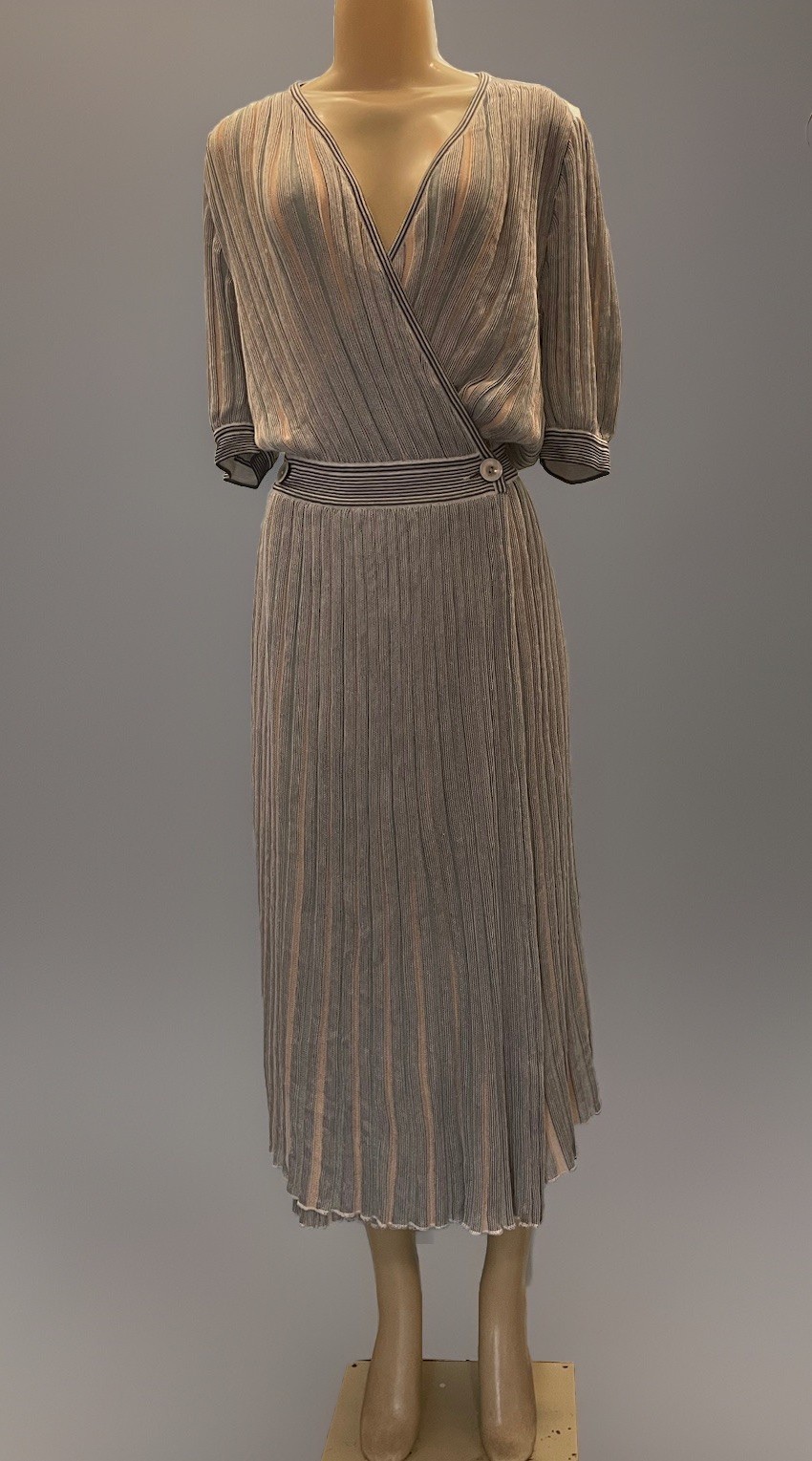 Vintage 1970s Albert Nipon Italy Knit Wrap Dress Short Sleeve Pleated Duster 6