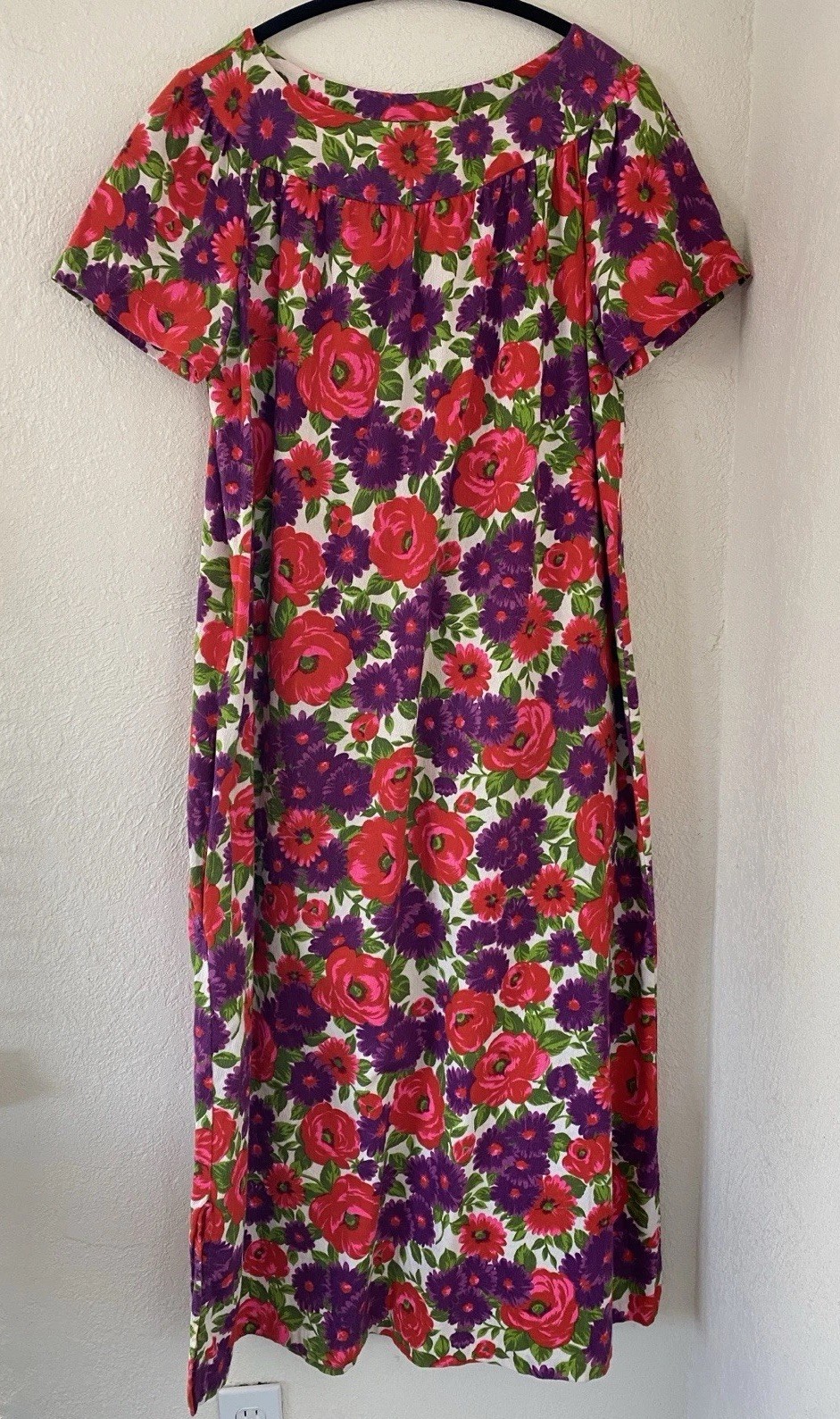 Vintage 60s 70s Hawaiian Barkcloth Muumuu Pink Purple Floral Maxi Shift Pockets