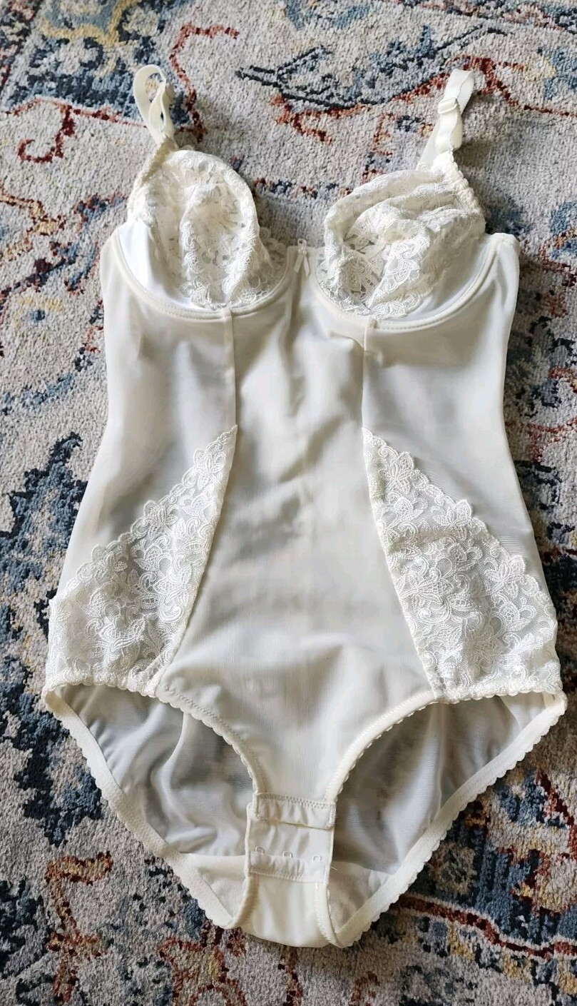 Vintage WACOAL 80109 All in One Girdle Bodysuit Ivory Lace Trim Size 34C