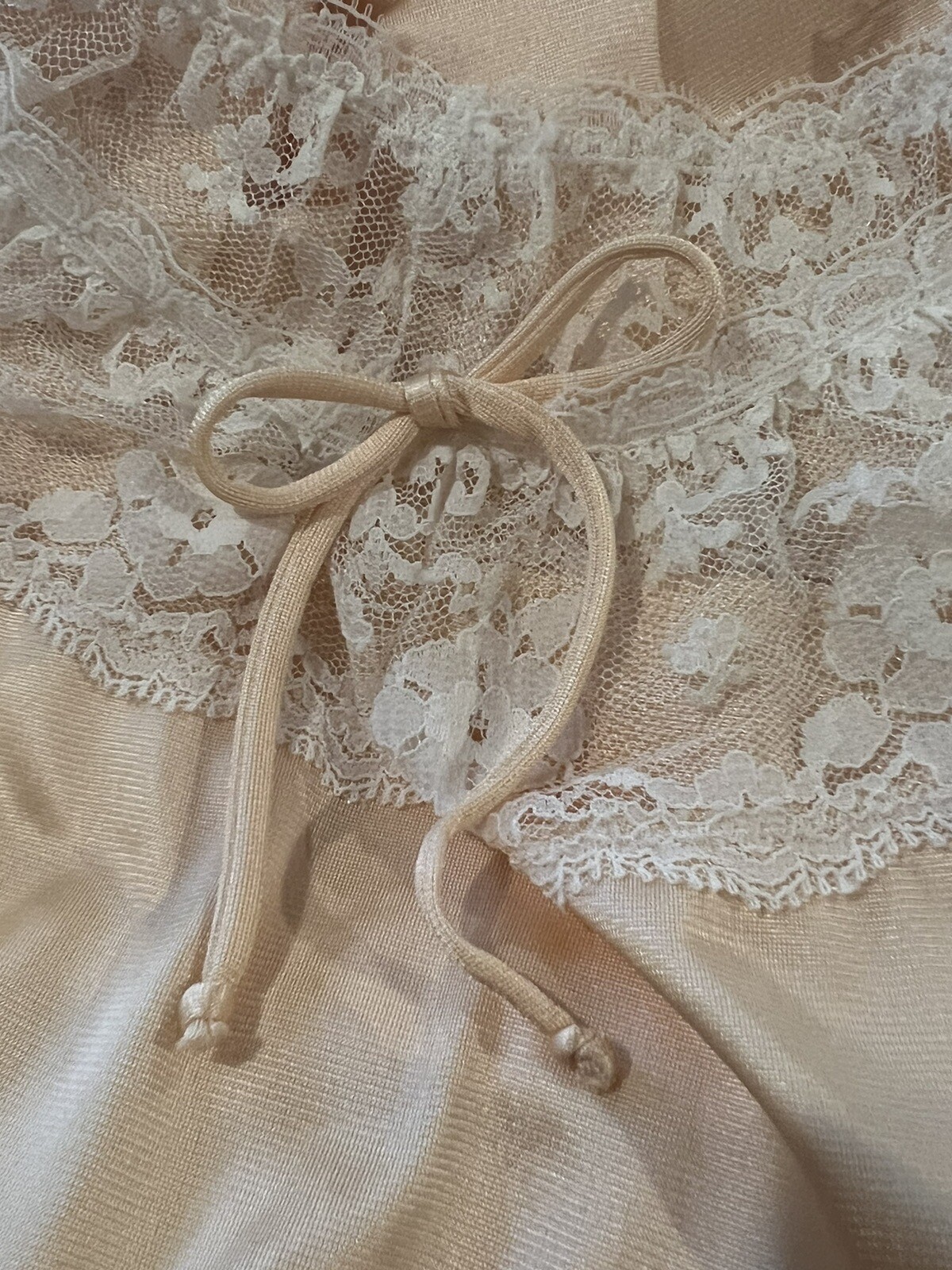 Vtg 80’s MG JC Penney Butter Yellow Nylon White Lace Trim 2 pc Sleepwear Set M