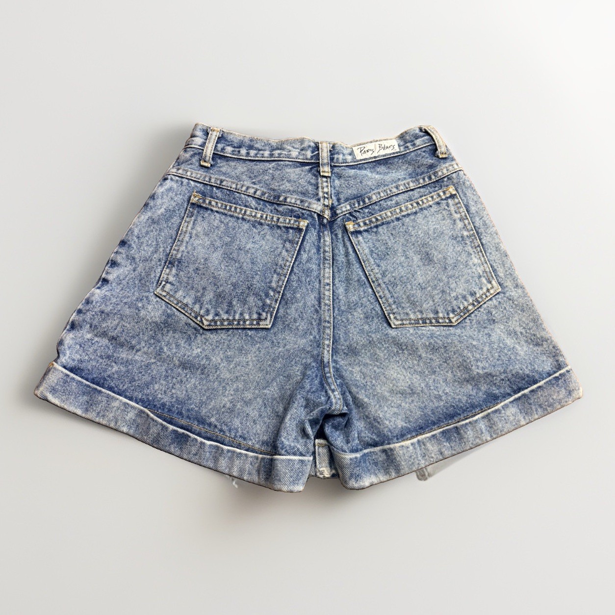 Vintage 80s 90s Women’s High Waisted Denim Light Wash Cuff Shorts Retro Size 9
