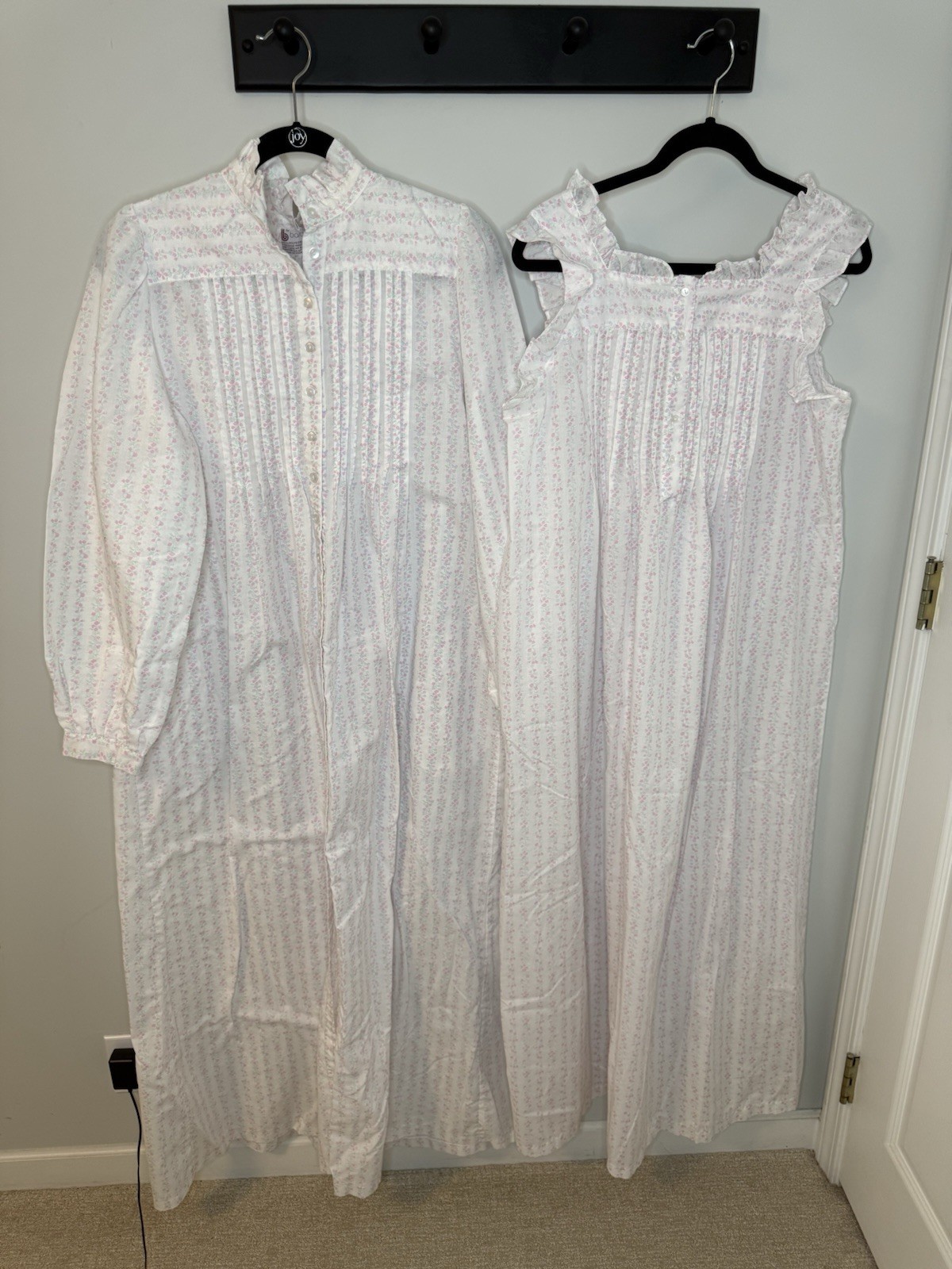 Vintage Granny/ Victorian Style White Floral Cotton Blend Nightgown & Robe Set