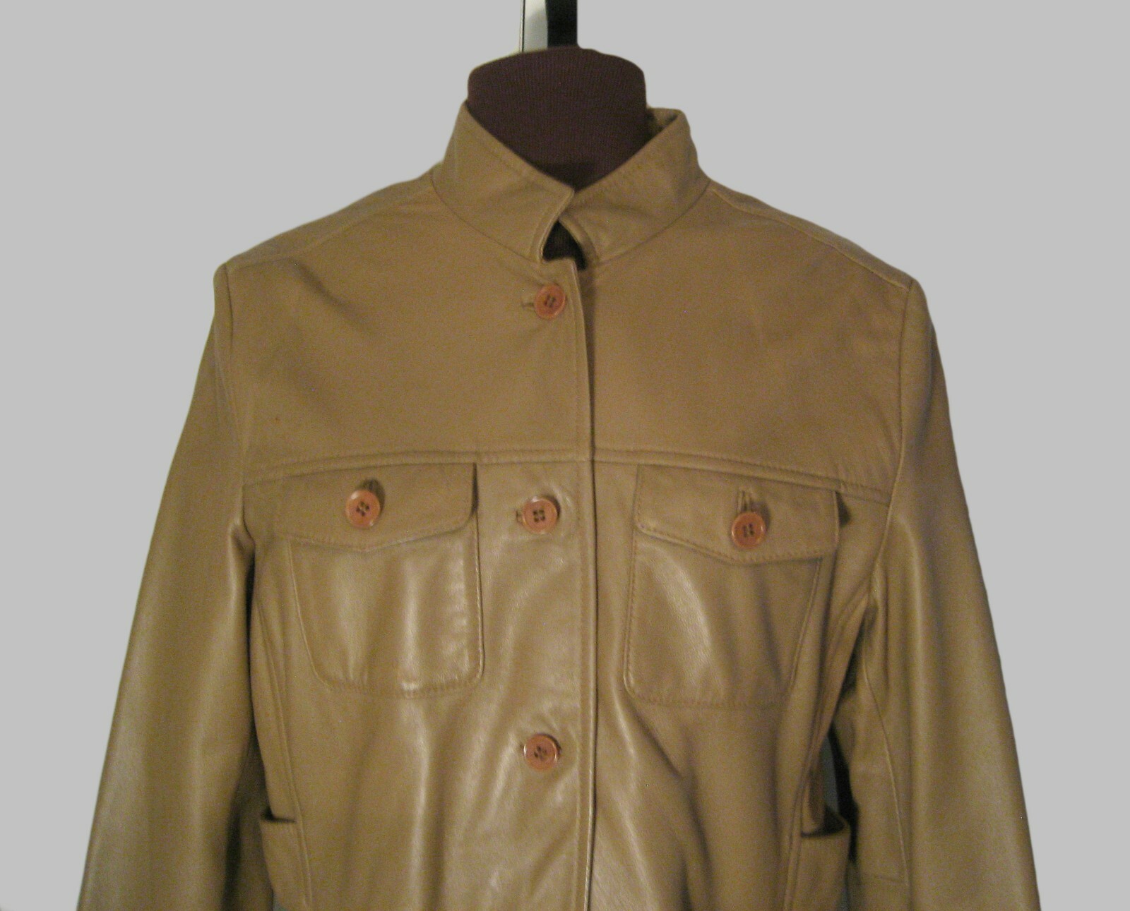 VTG WOMEN’S KENNETH COLE REACTION TAUPE MILITARY STYLE LEATHER COAT SIZE: MED