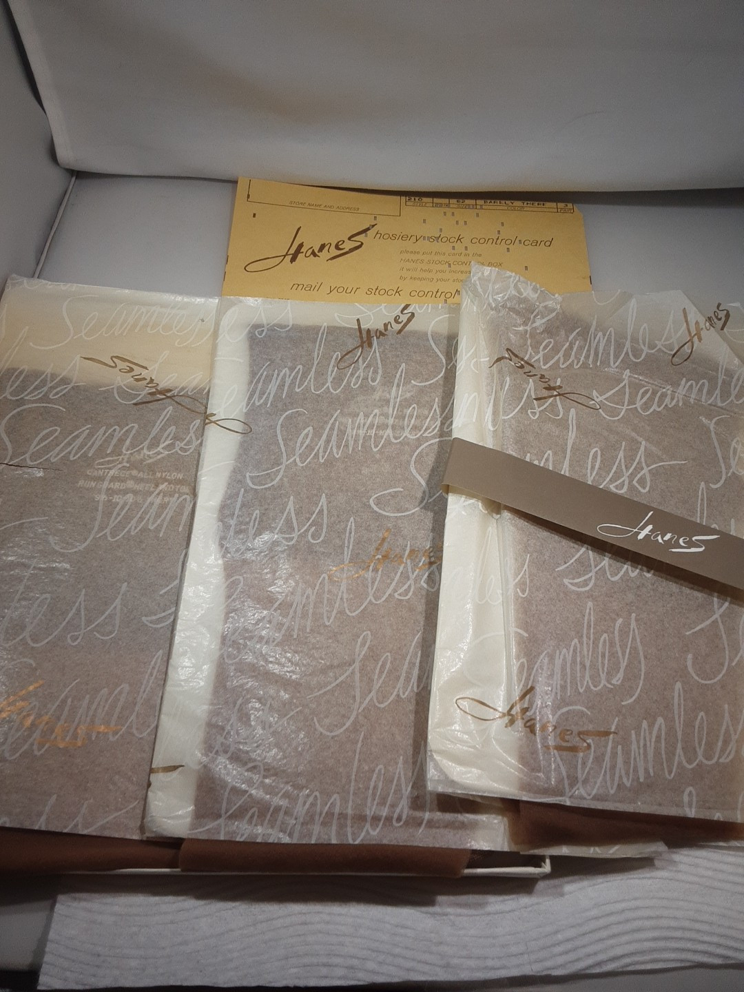 NOS 3 Pair VINTAGE HANES HOSIERY CANTRECE BARELY THERE 9.5 – 10.5 Short In Box